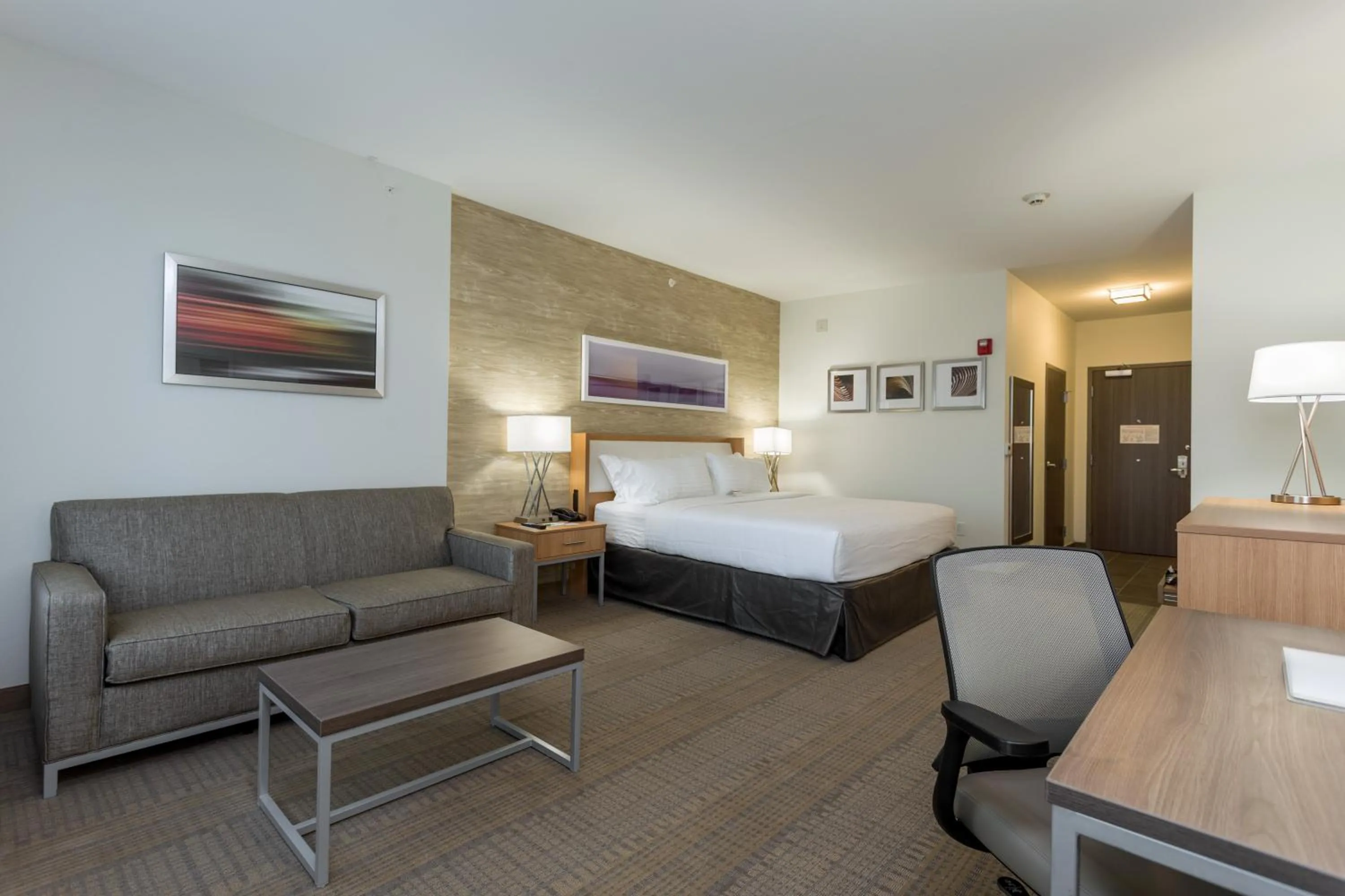 Photo of the whole room, Bed in Holiday Inn San Marcos Convention Center by IHG