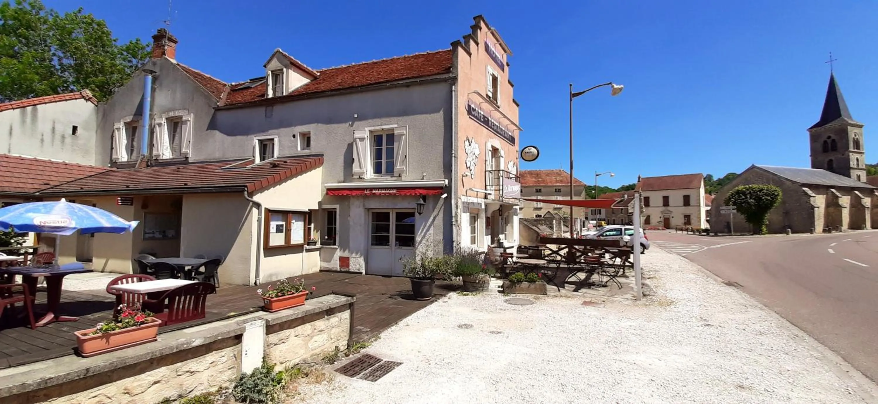 Facade/entrance in Le Marmagne