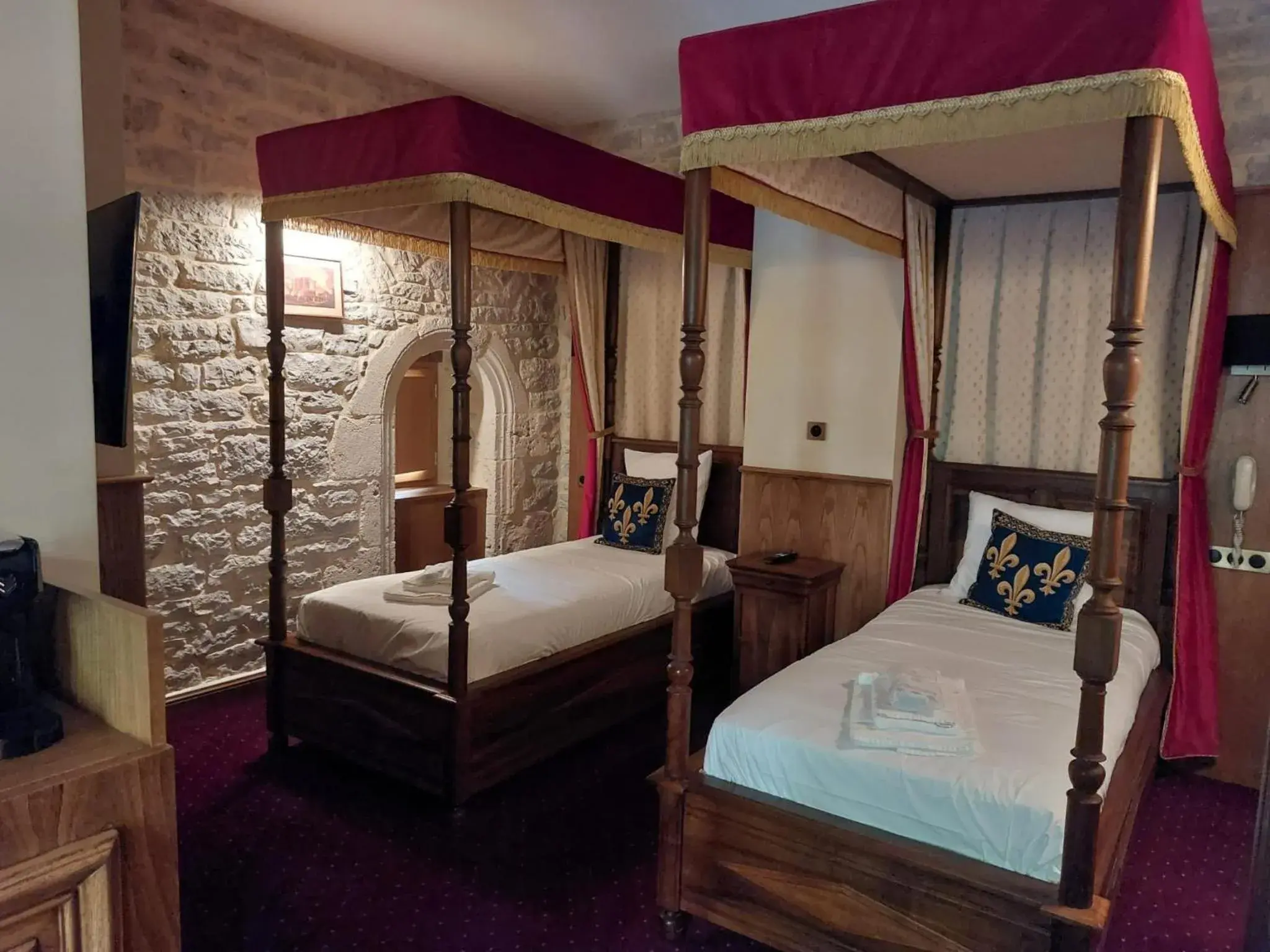 Superior Twin Room in Hôtel-Restaurant Le Manoir De Montesquiou Superior Twin Room in Hôtel-Restaurant Le Manoir De Montesquiou