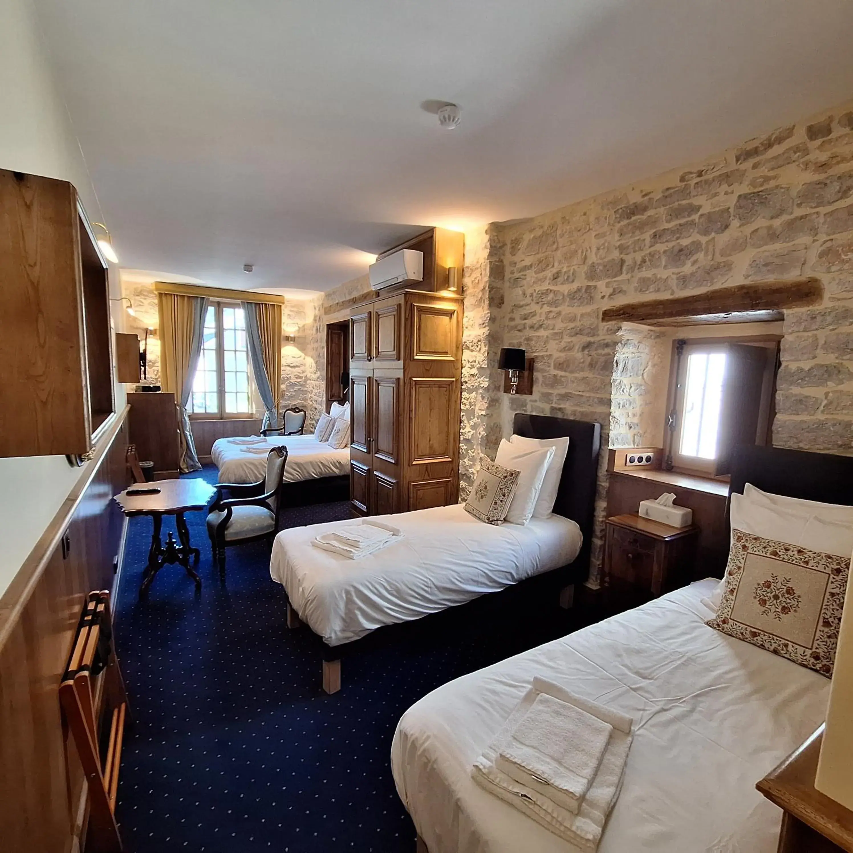 Superior Quadruple Room in Hôtel-Restaurant Le Manoir De Montesquiou Superior Quadruple Room in Hôtel-Restaurant Le Manoir De Montesquiou
