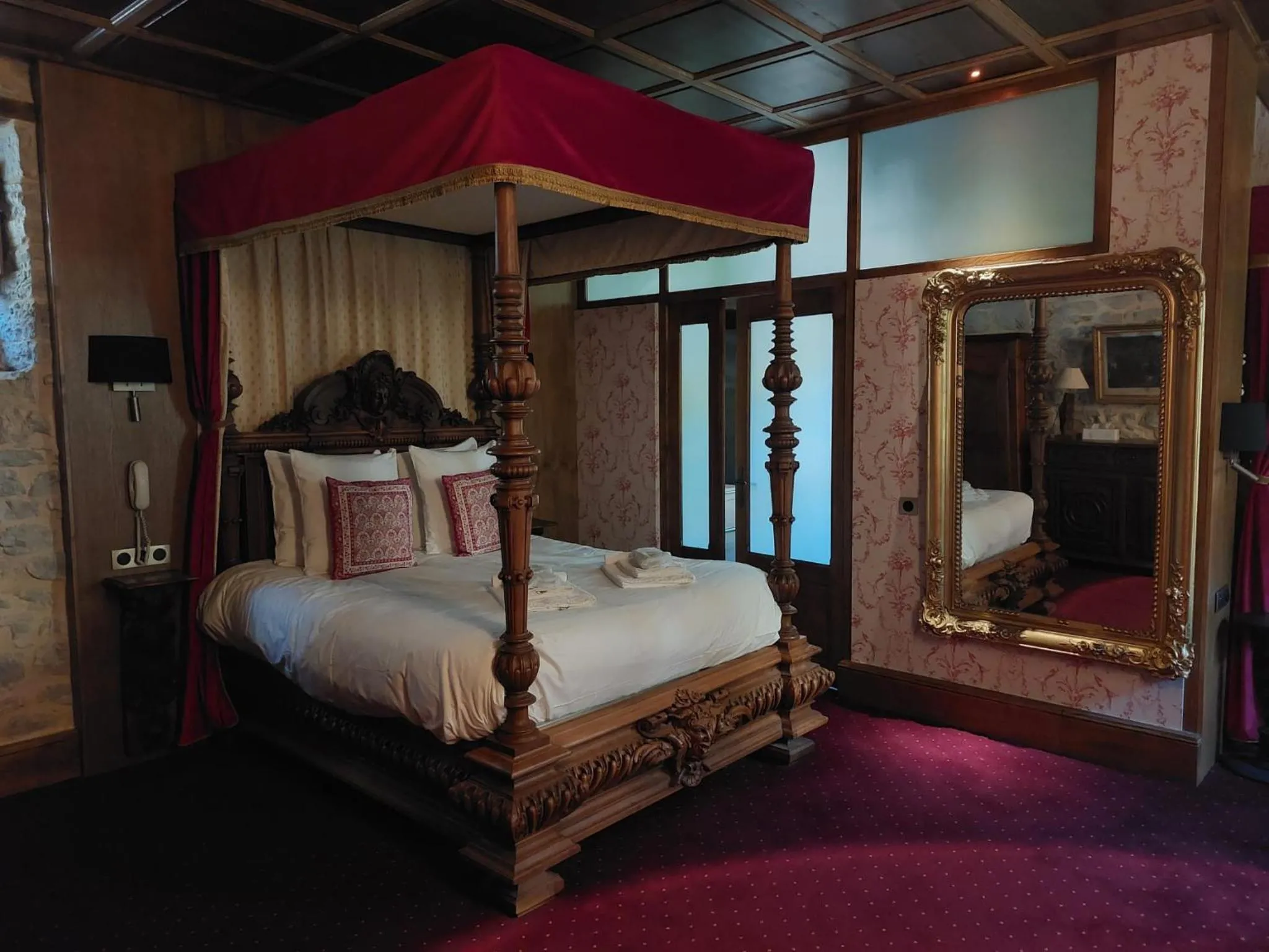 Suite in Hôtel-Restaurant Le Manoir De Montesquiou