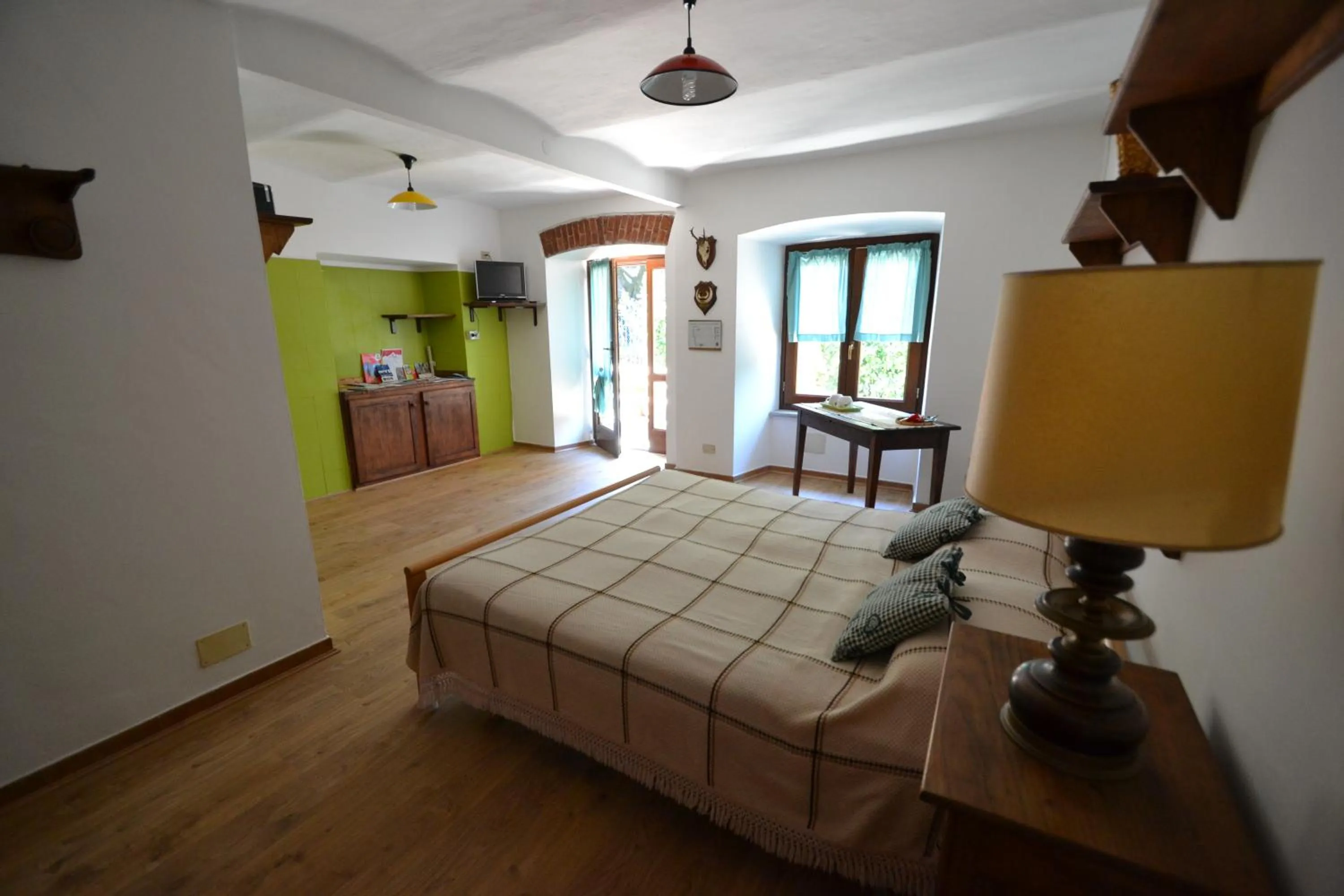 Photo of the whole room, Bed in B&B 'L Cumbalot