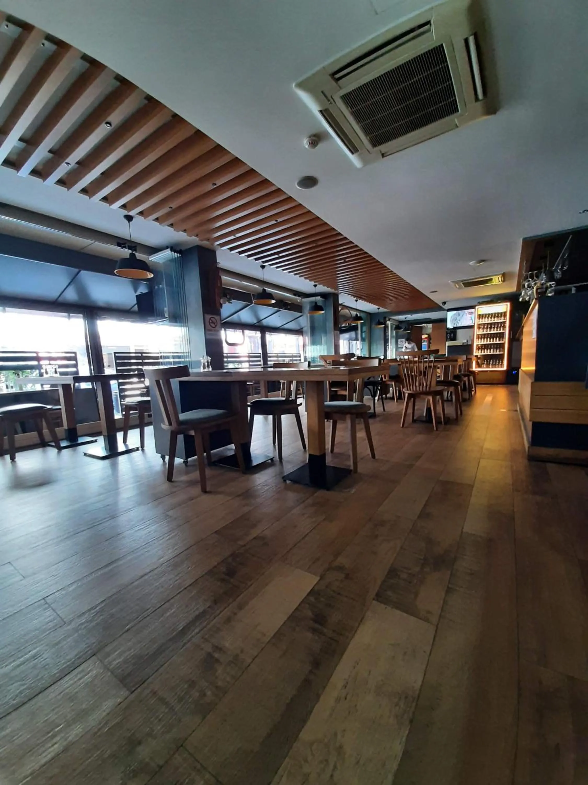Restaurant/places to eat in Sapko Airport Hotel