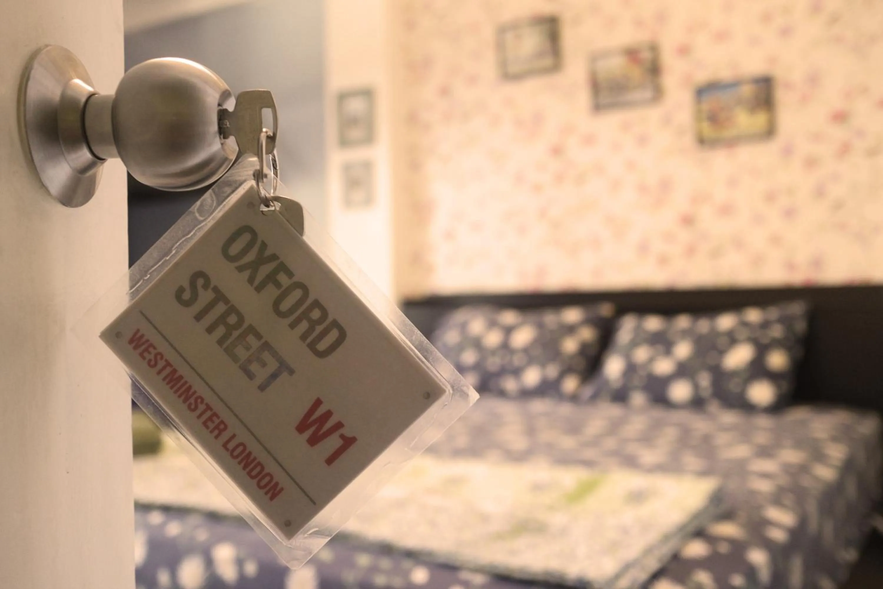 Other, Bed in The London Tearoom