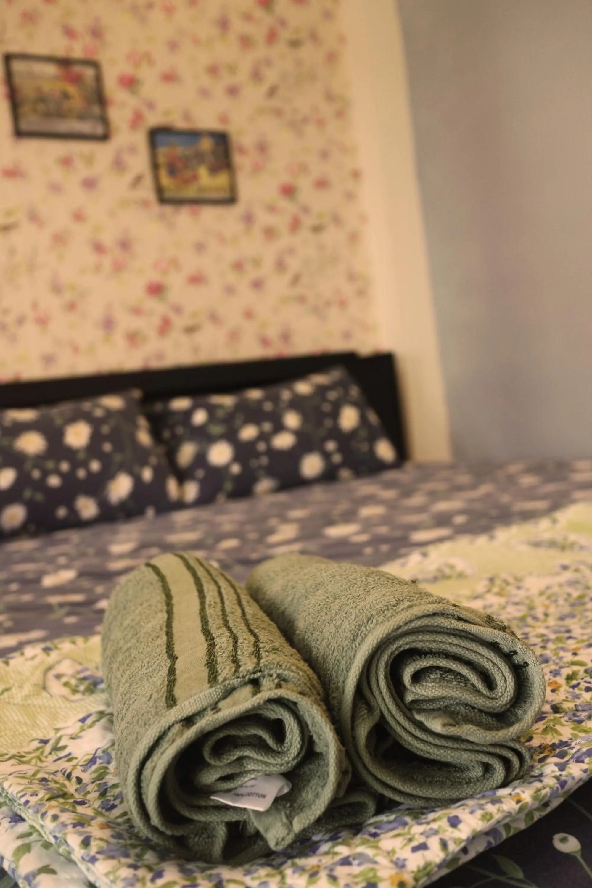 Other, Bed in The London Tearoom