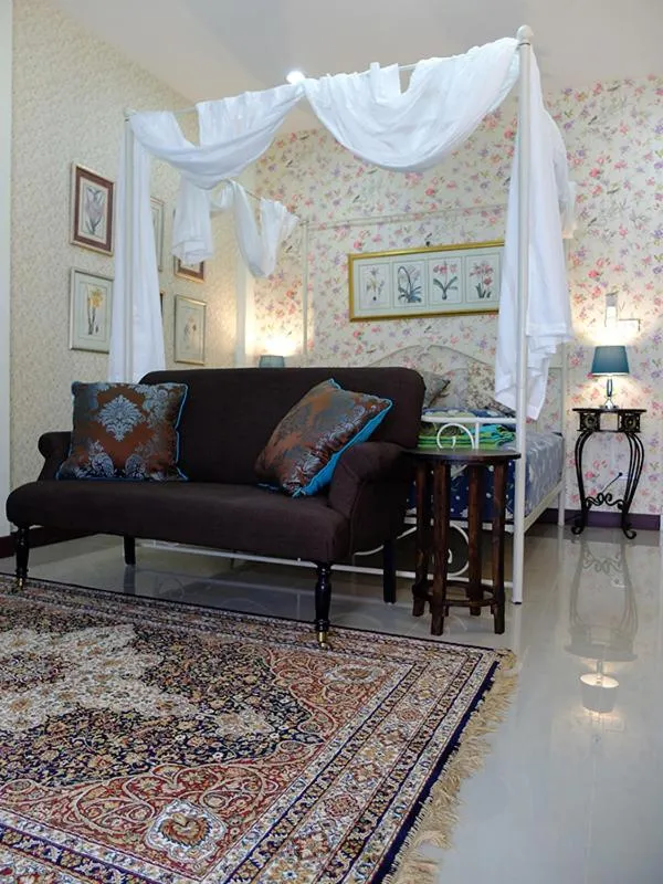 Photo of the whole room in The London Tearoom