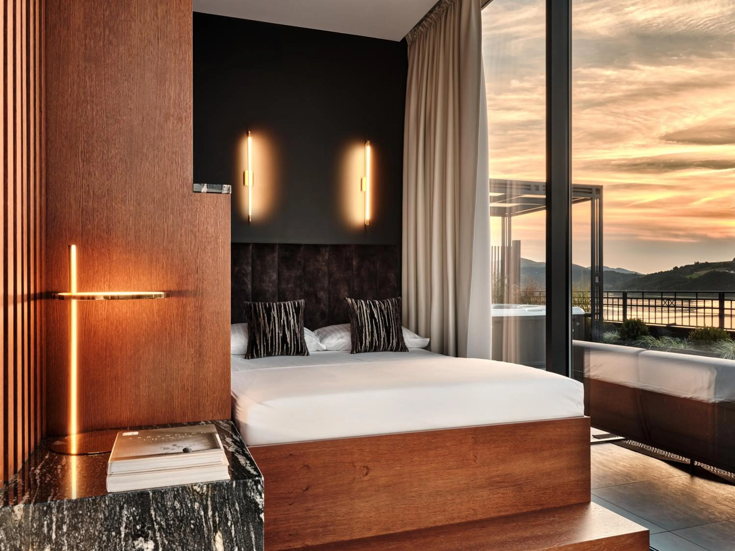 Bed in Heron Live Hotel Marina & SPA