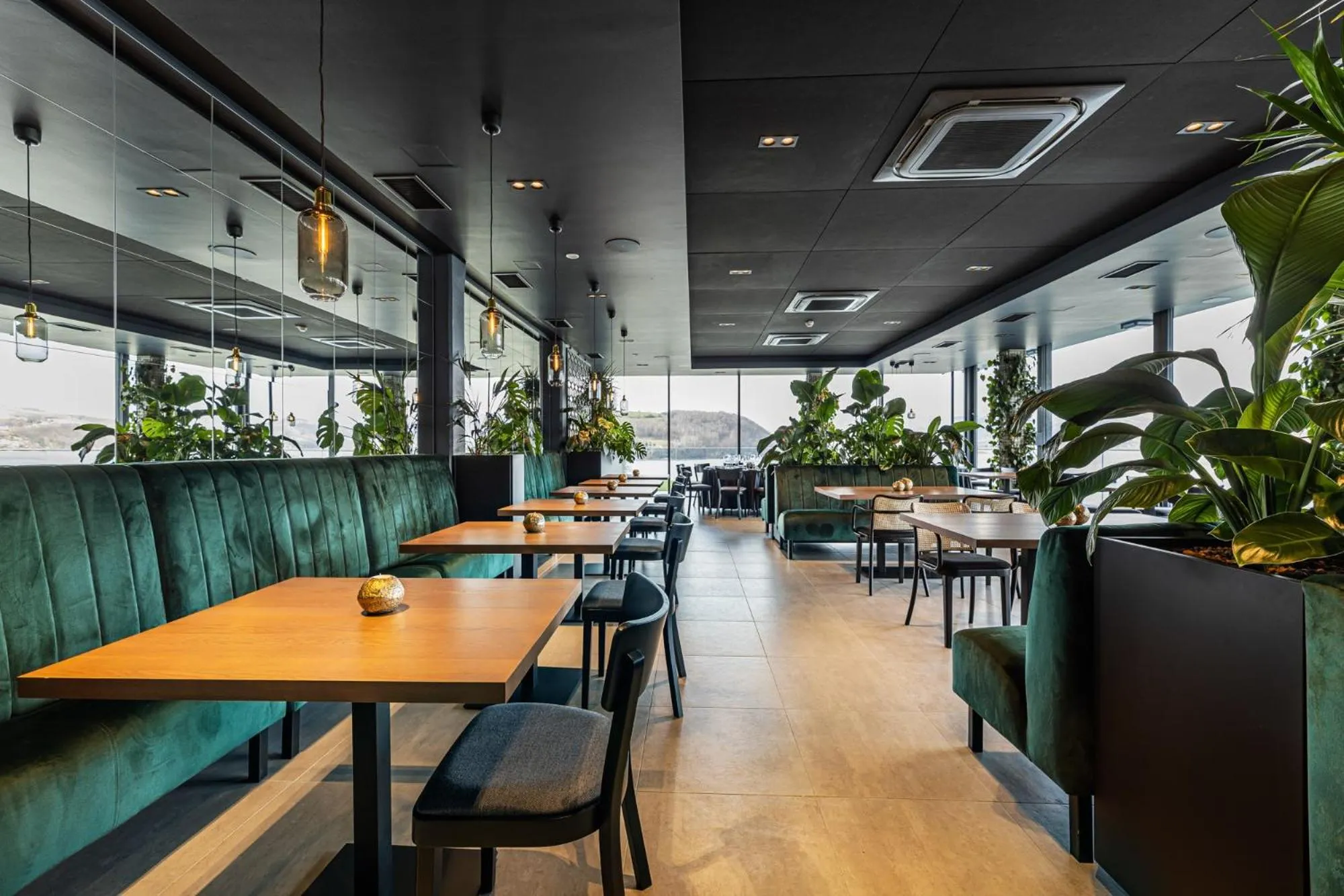 Restaurant/places to eat in Heron Live Hotel Marina & SPA