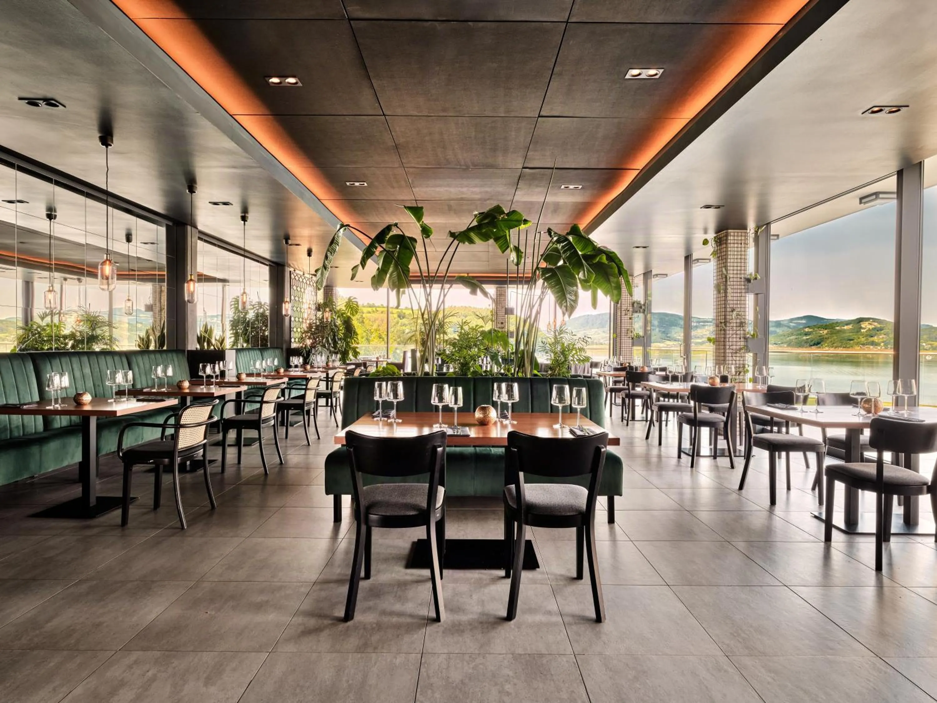 Restaurant/places to eat in Heron Live Hotel Marina & SPA