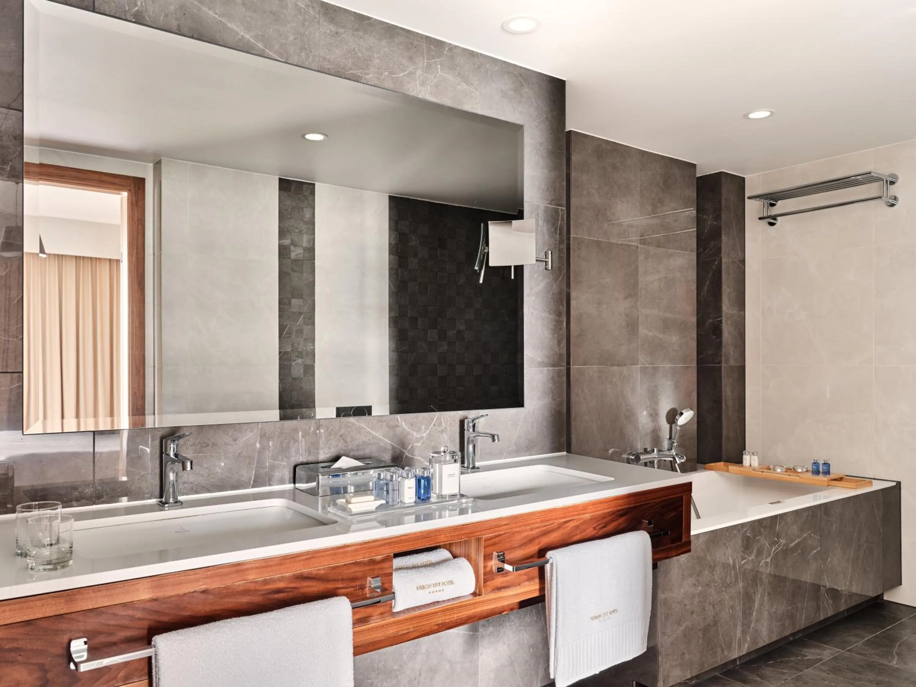 Heron Live Hotel Marina & SPA