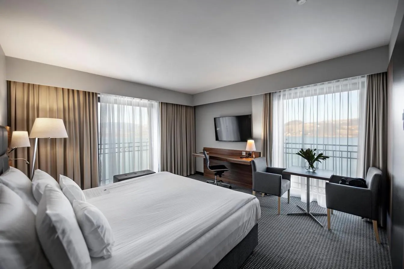 Bed in Heron Live Hotel Marina & SPA