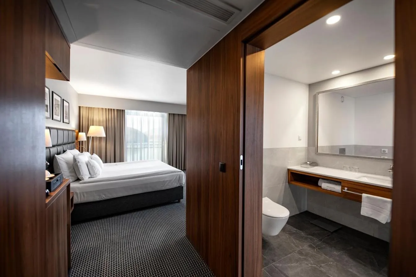 Bed in Heron Live Hotel Marina & SPA