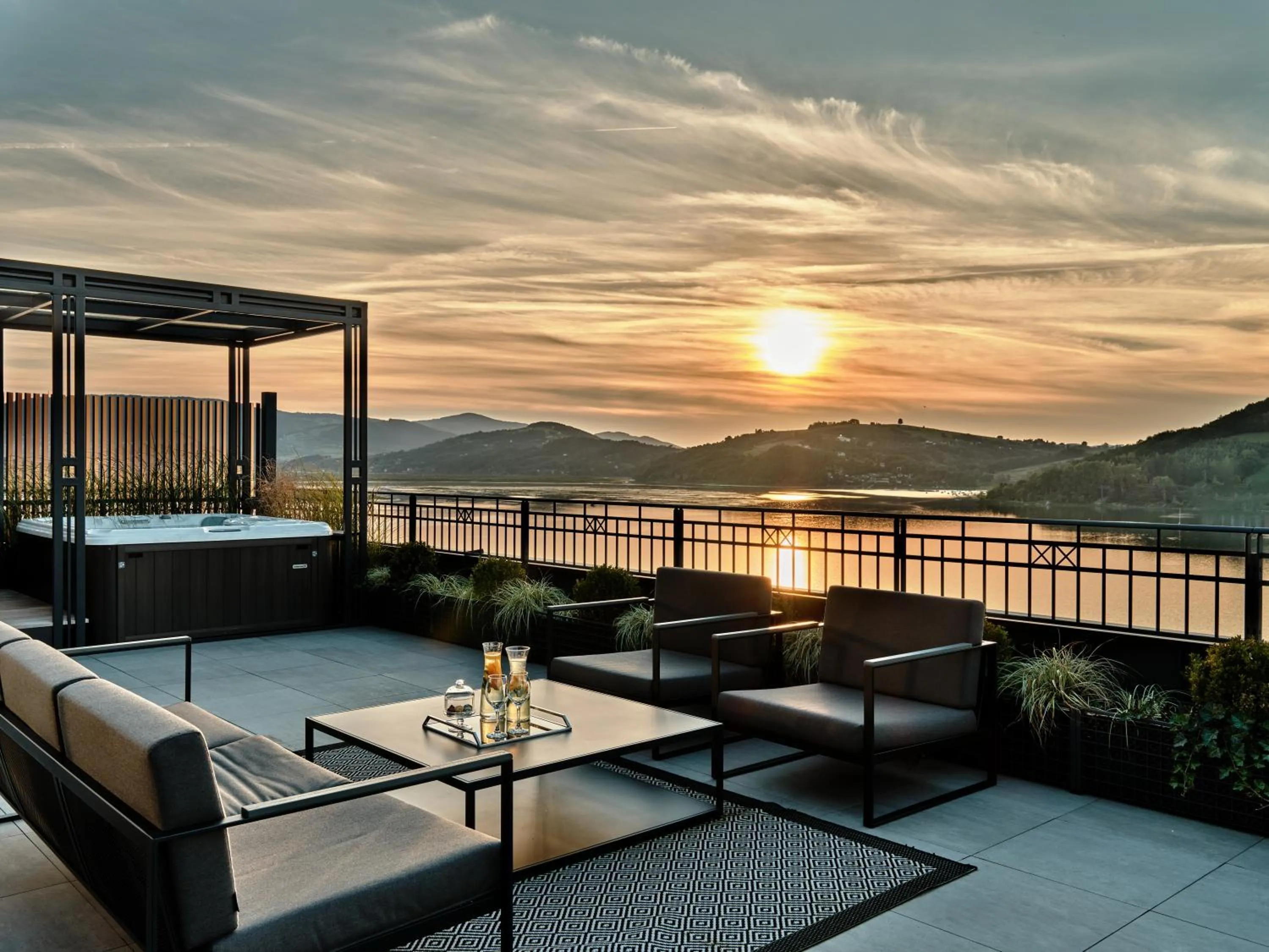 Heron Live Hotel Marina & SPA