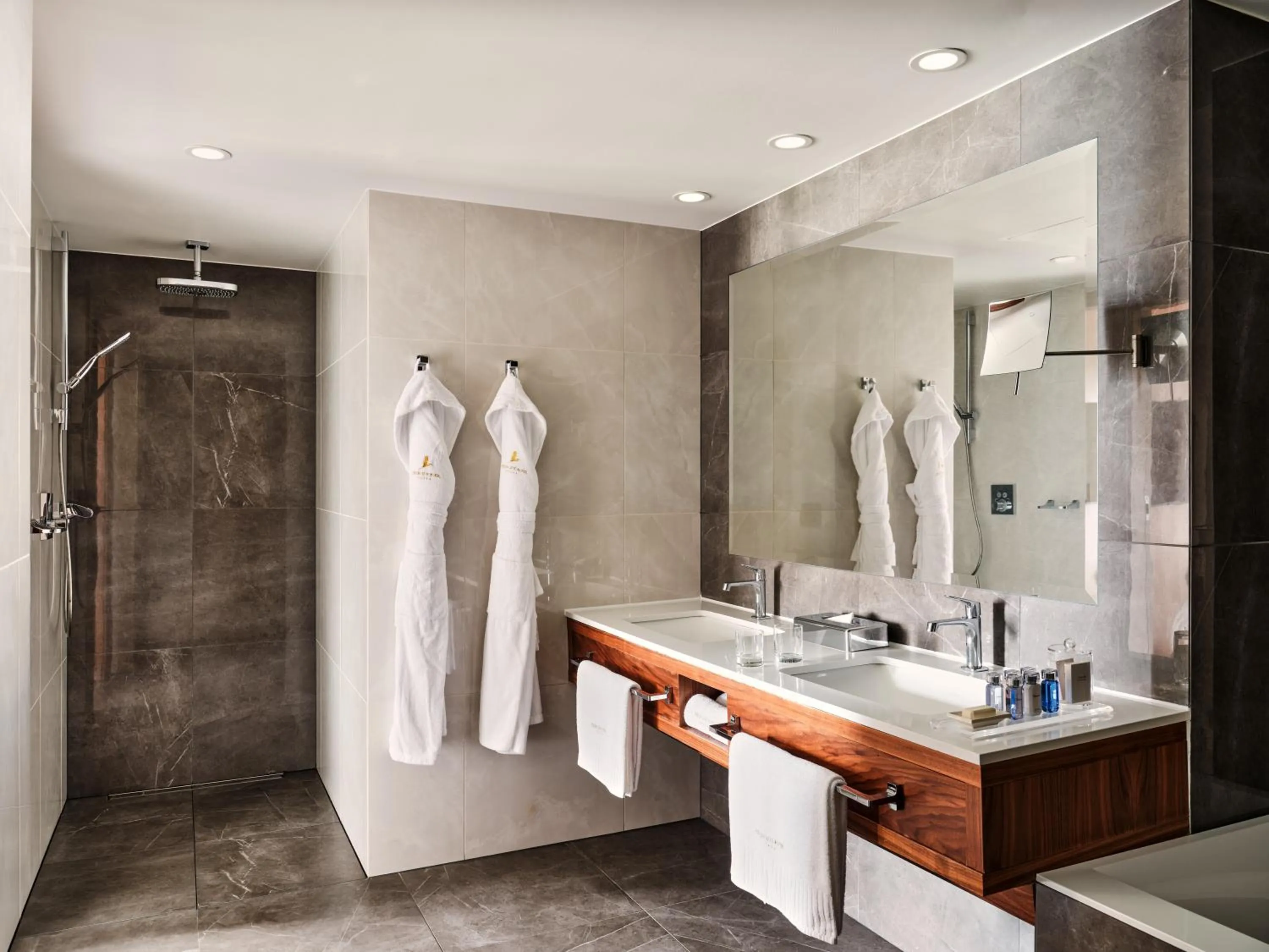 Heron Live Hotel Marina & SPA