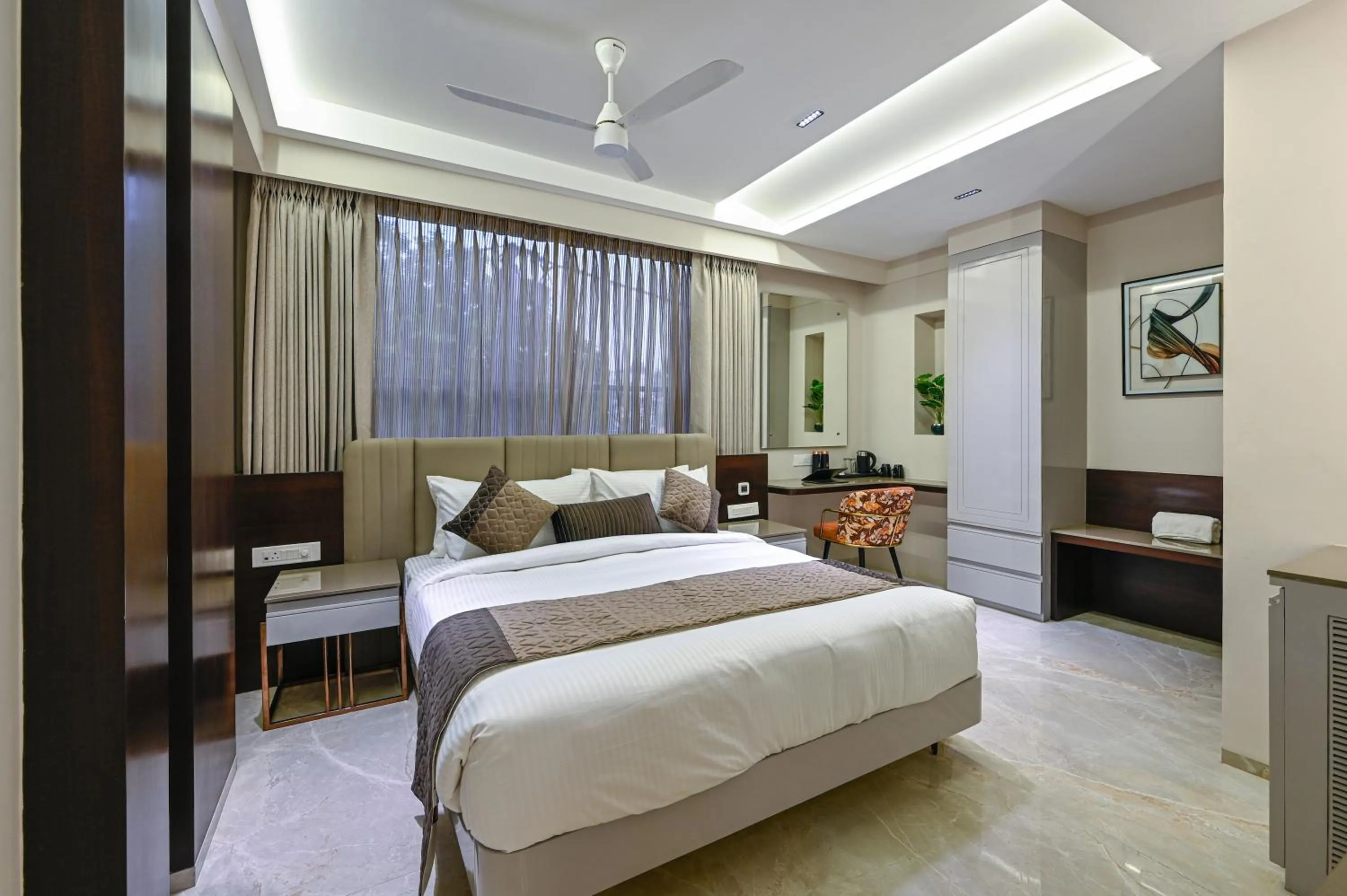 Bed in Hotel Grand Girdhar Premier
