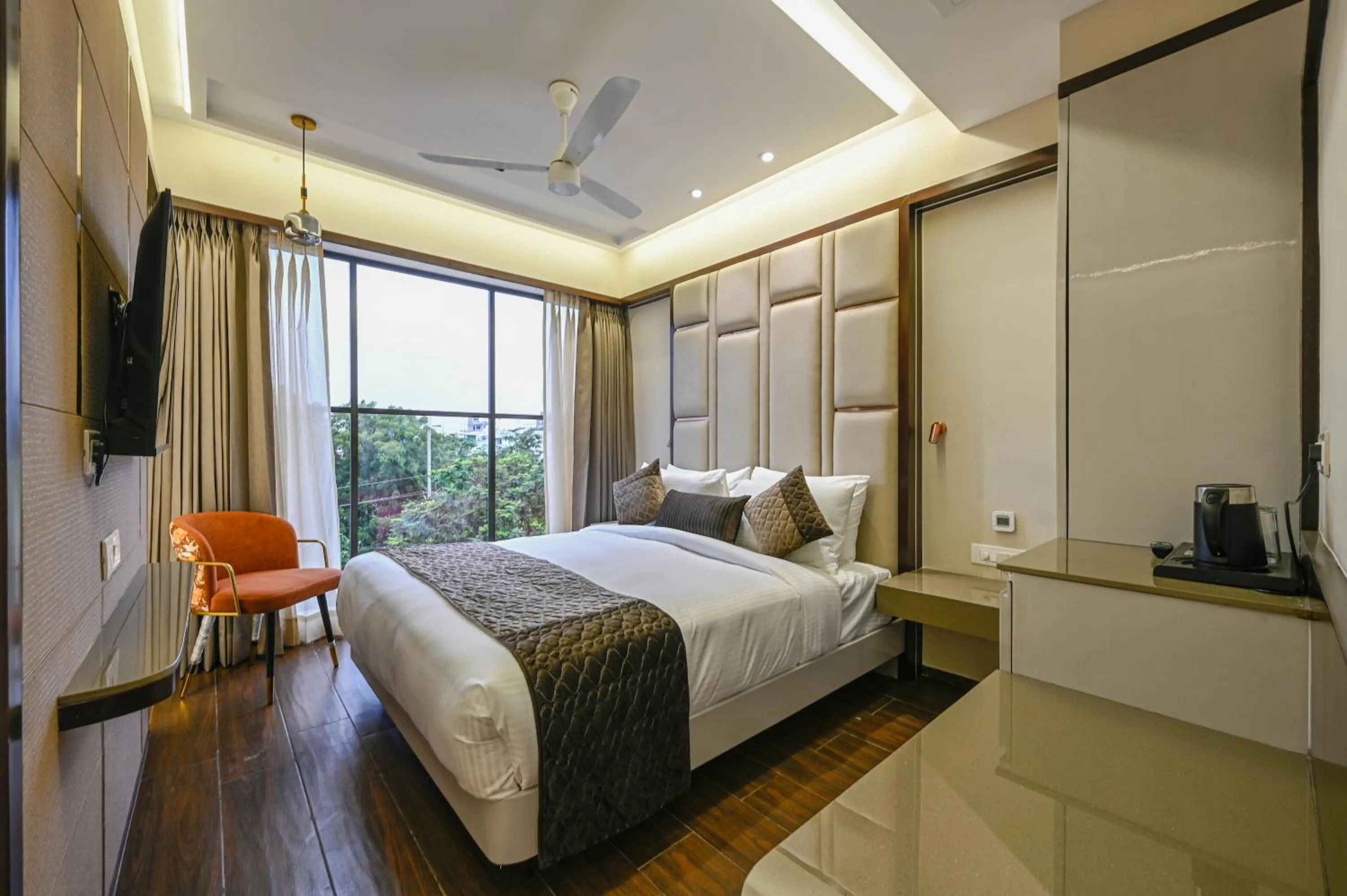 Bed in Hotel Grand Girdhar Premier