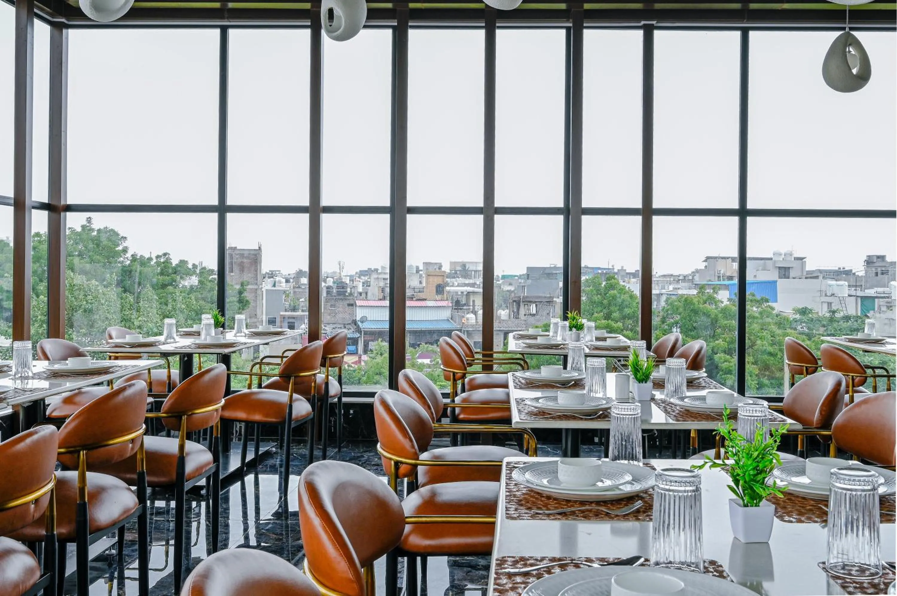 Restaurant/places to eat in Hotel Grand Girdhar Premier