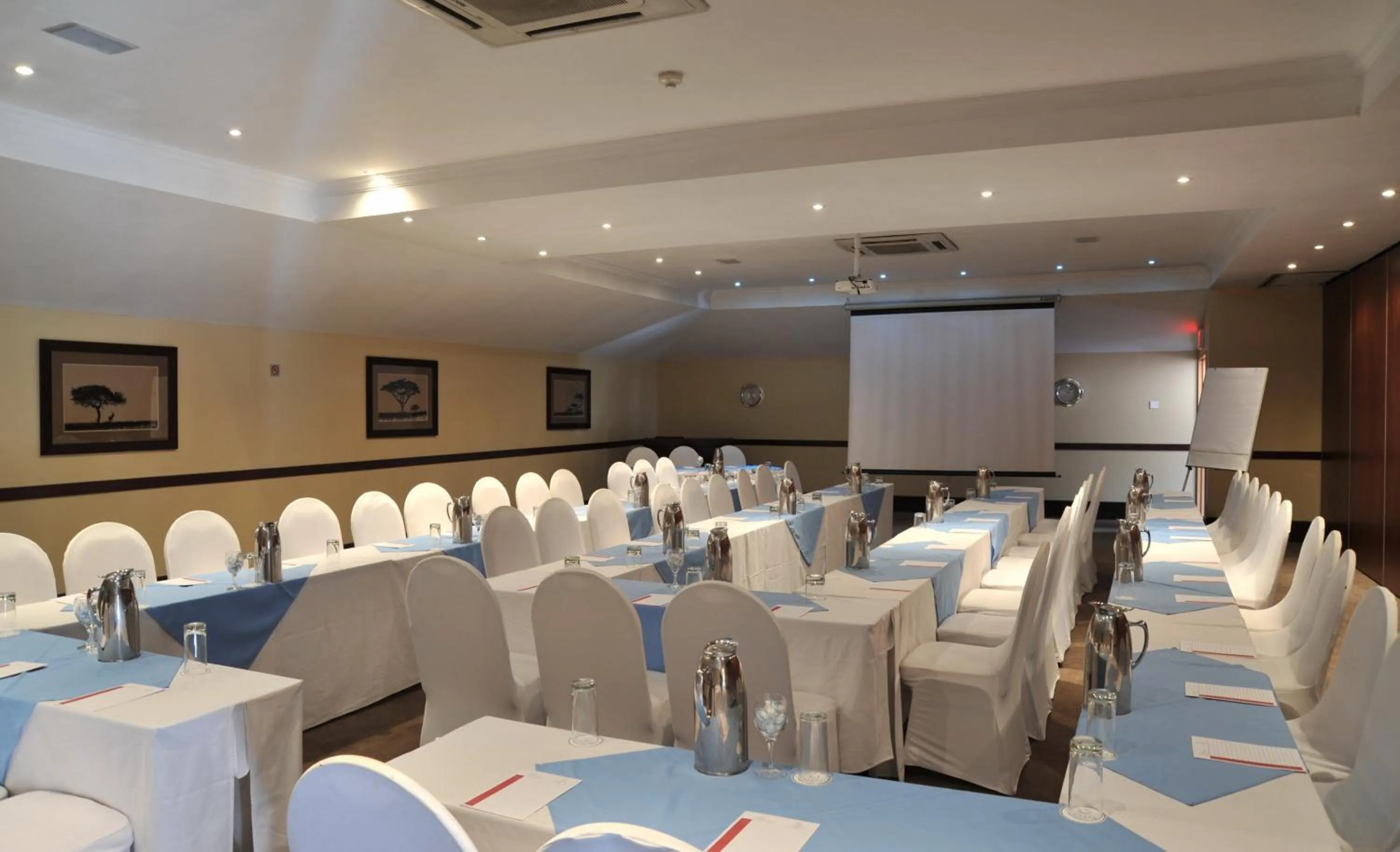 Meeting/conference room in Cresta Thapama Hotel