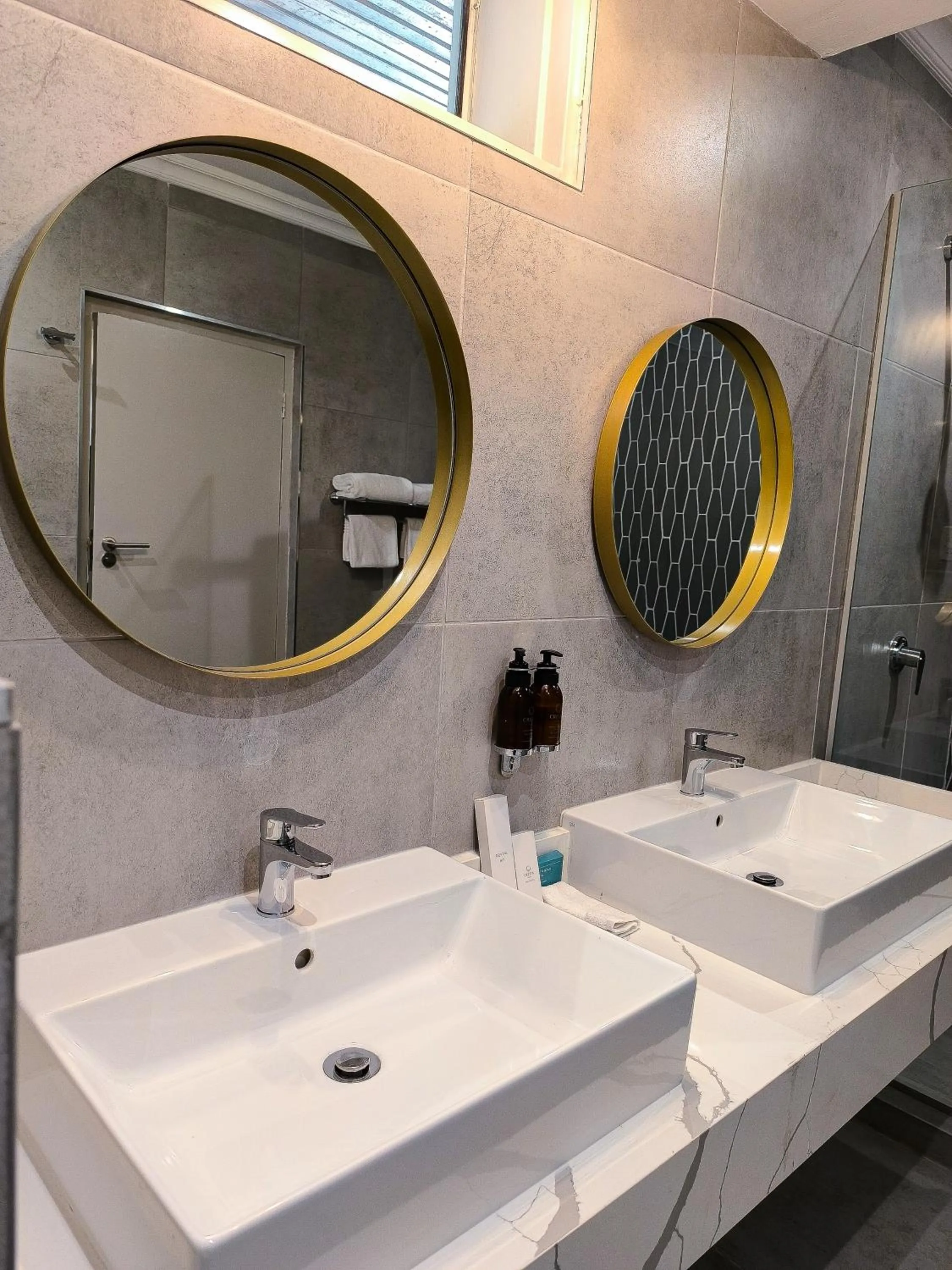 Bathroom in Cresta Thapama Hotel