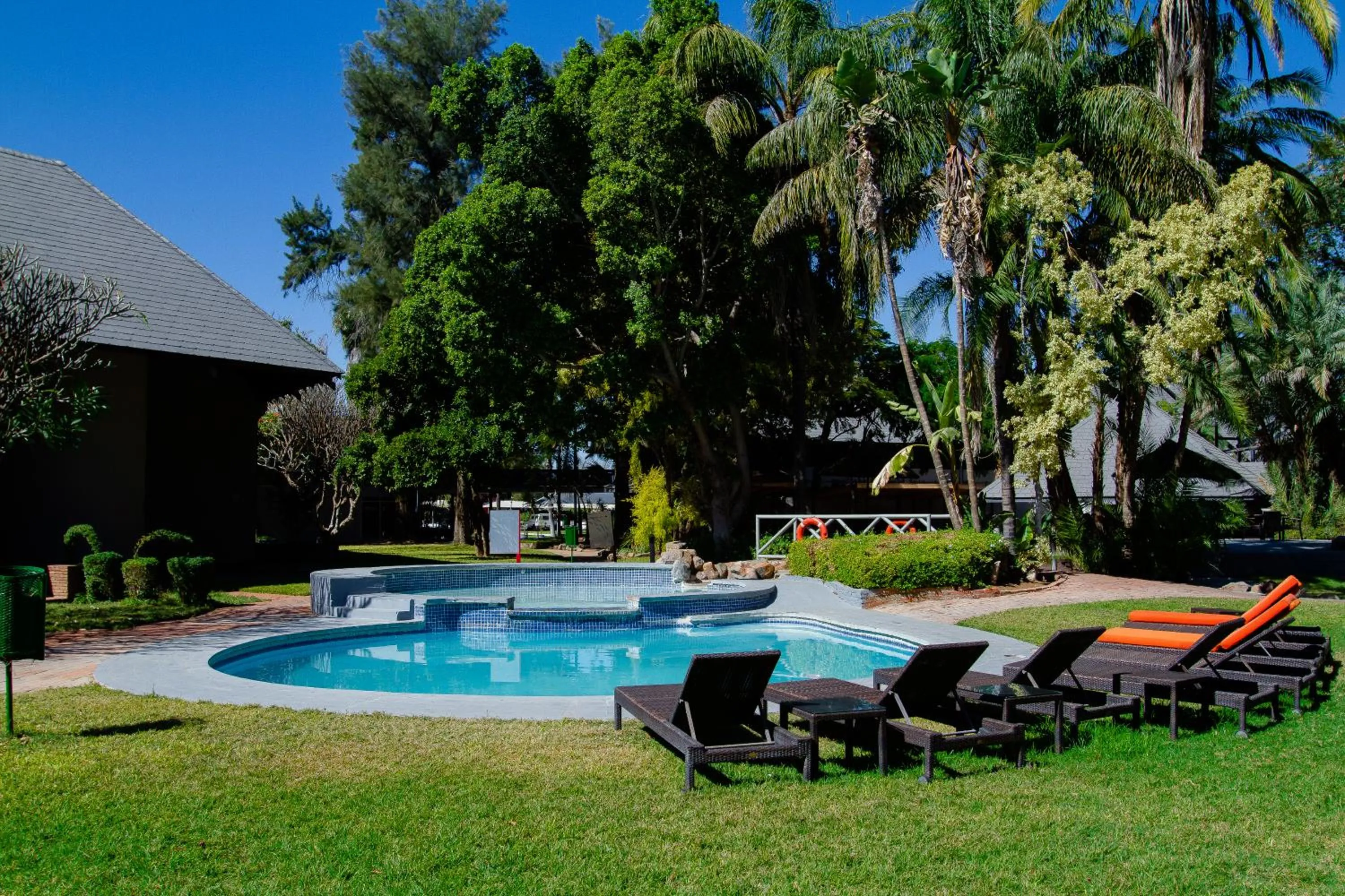 Swimming pool in Cresta Thapama Hotel