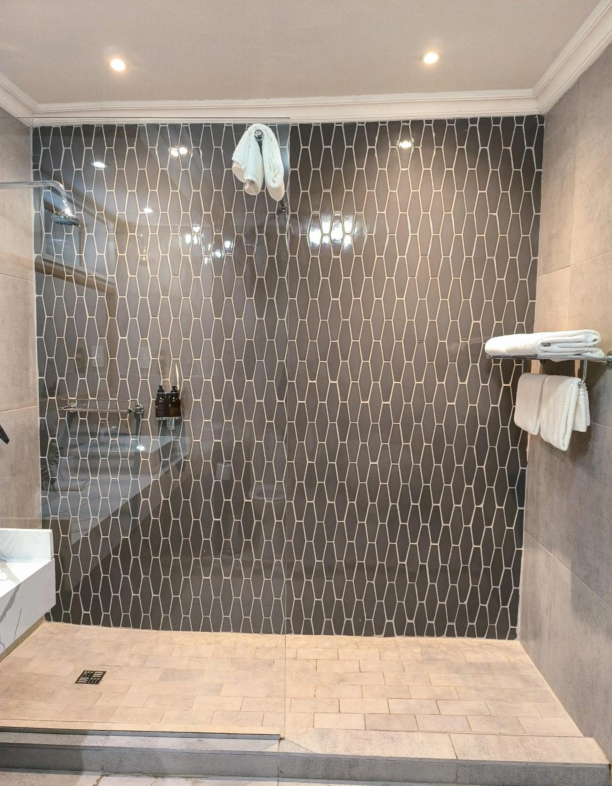 Shower in Cresta Thapama Hotel