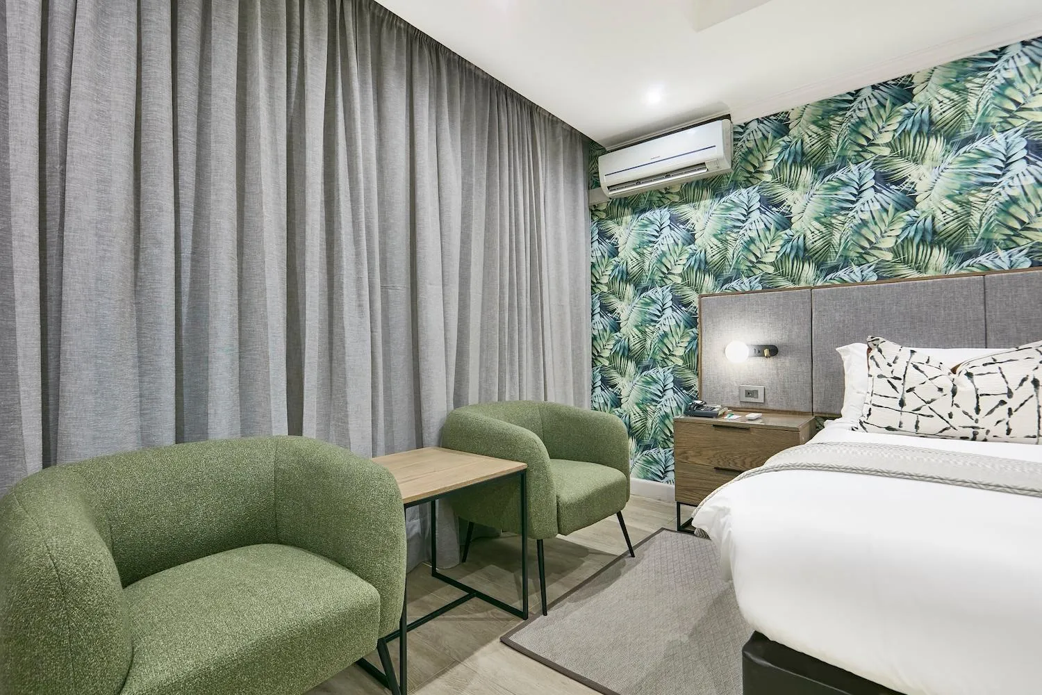 Seating area, Bed in Cresta Thapama Hotel