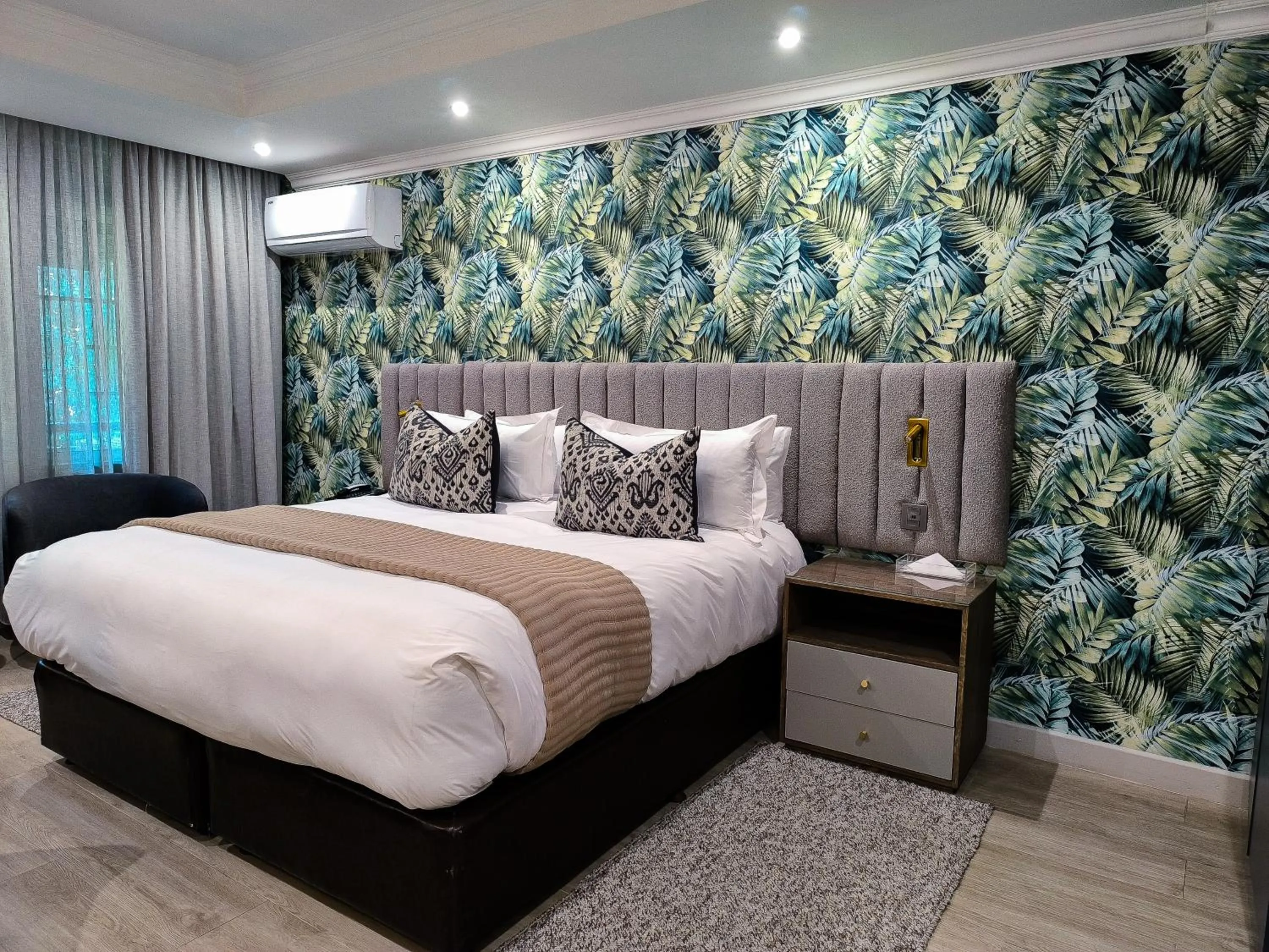 Bed in Cresta Thapama Hotel