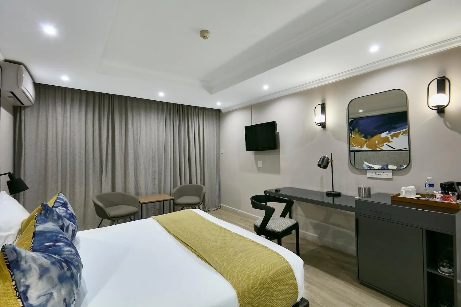 Seating area, Bed in Cresta Thapama Hotel