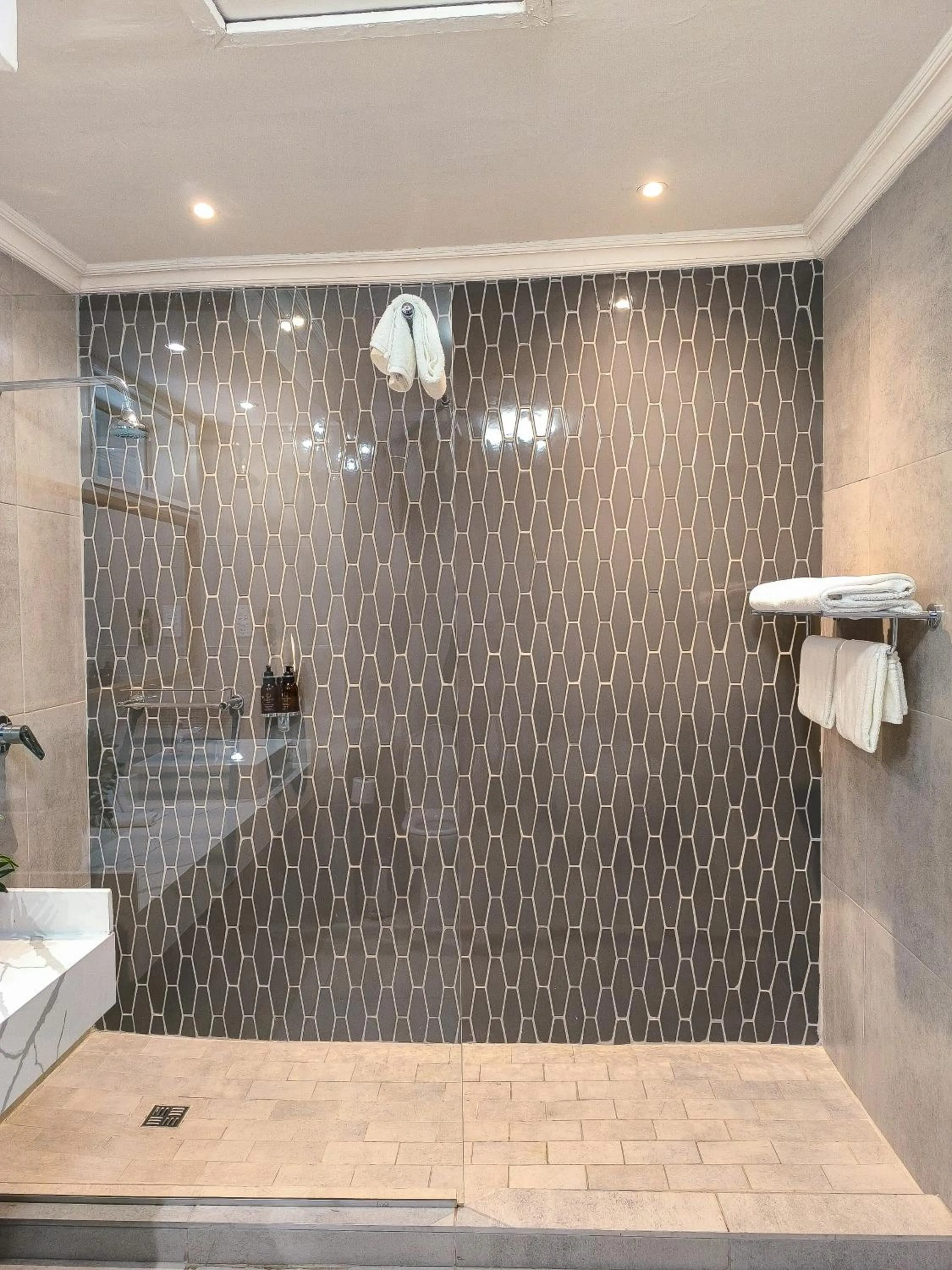 Shower in Cresta Thapama Hotel