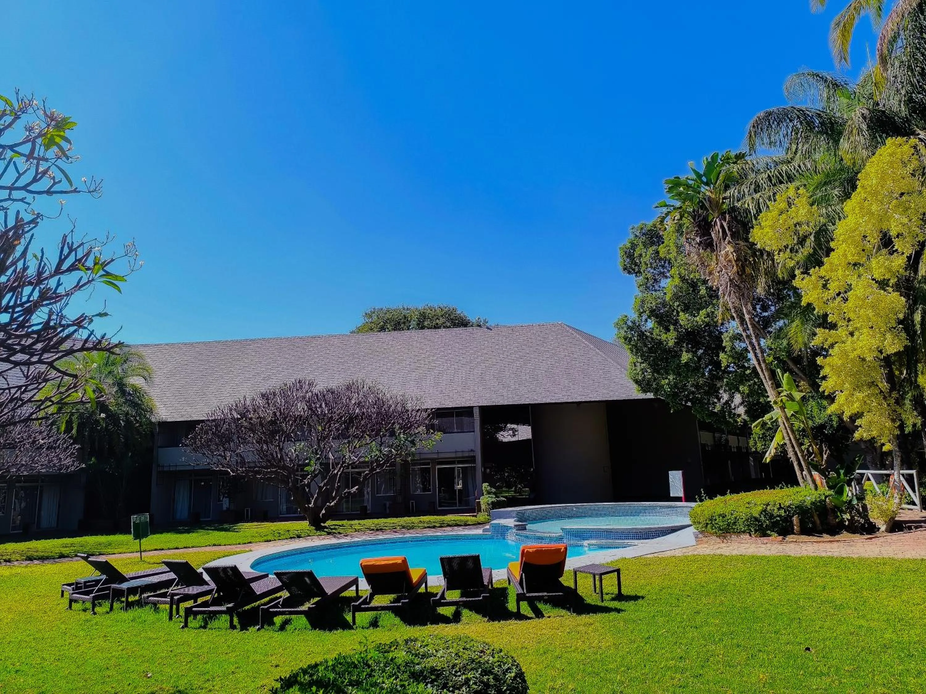 Swimming pool in Cresta Thapama Hotel