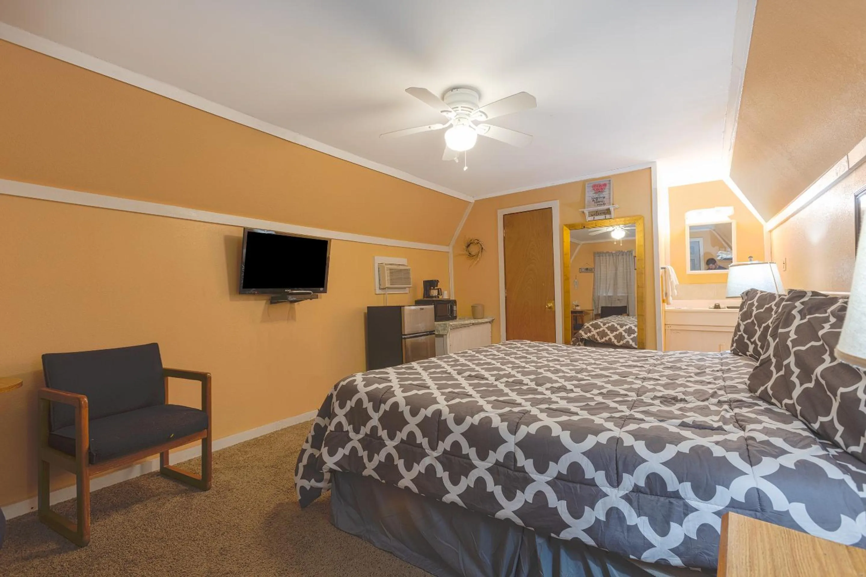 Bedroom, Bed in Parkside Motel by OYO Meadville Conneaut Lake