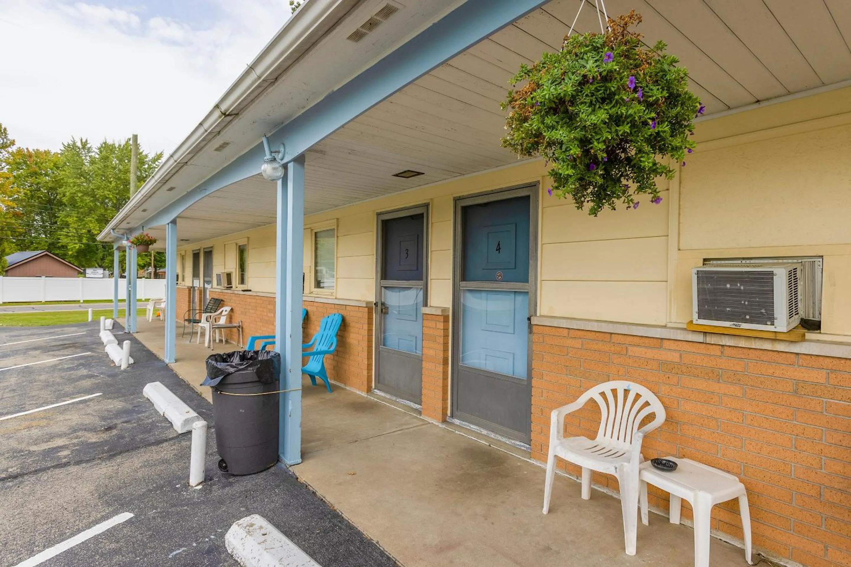 Facade/entrance in Parkside Motel by OYO Meadville Conneaut Lake