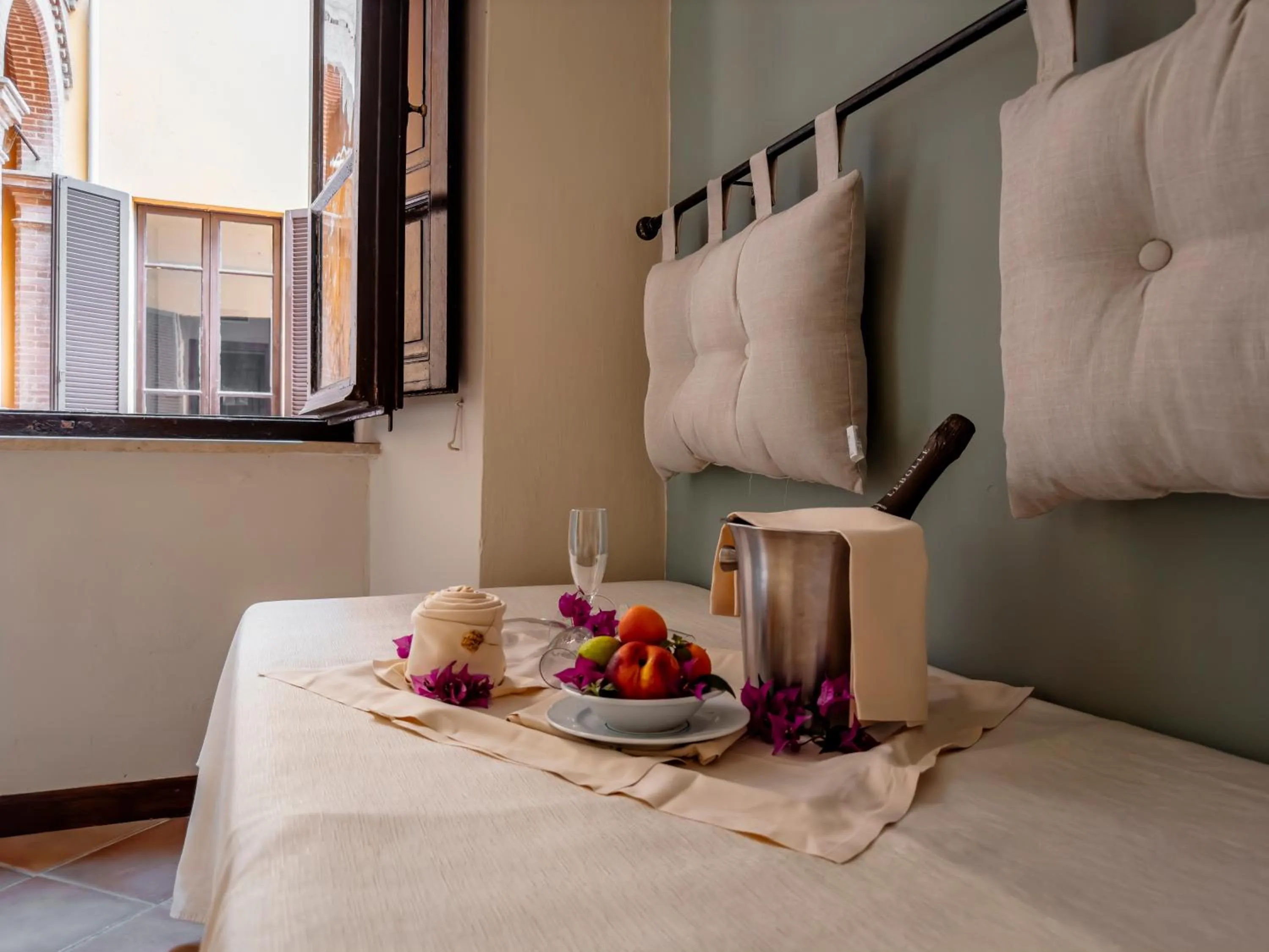 Decorative detail, Bed in Park Hotel Napoleone