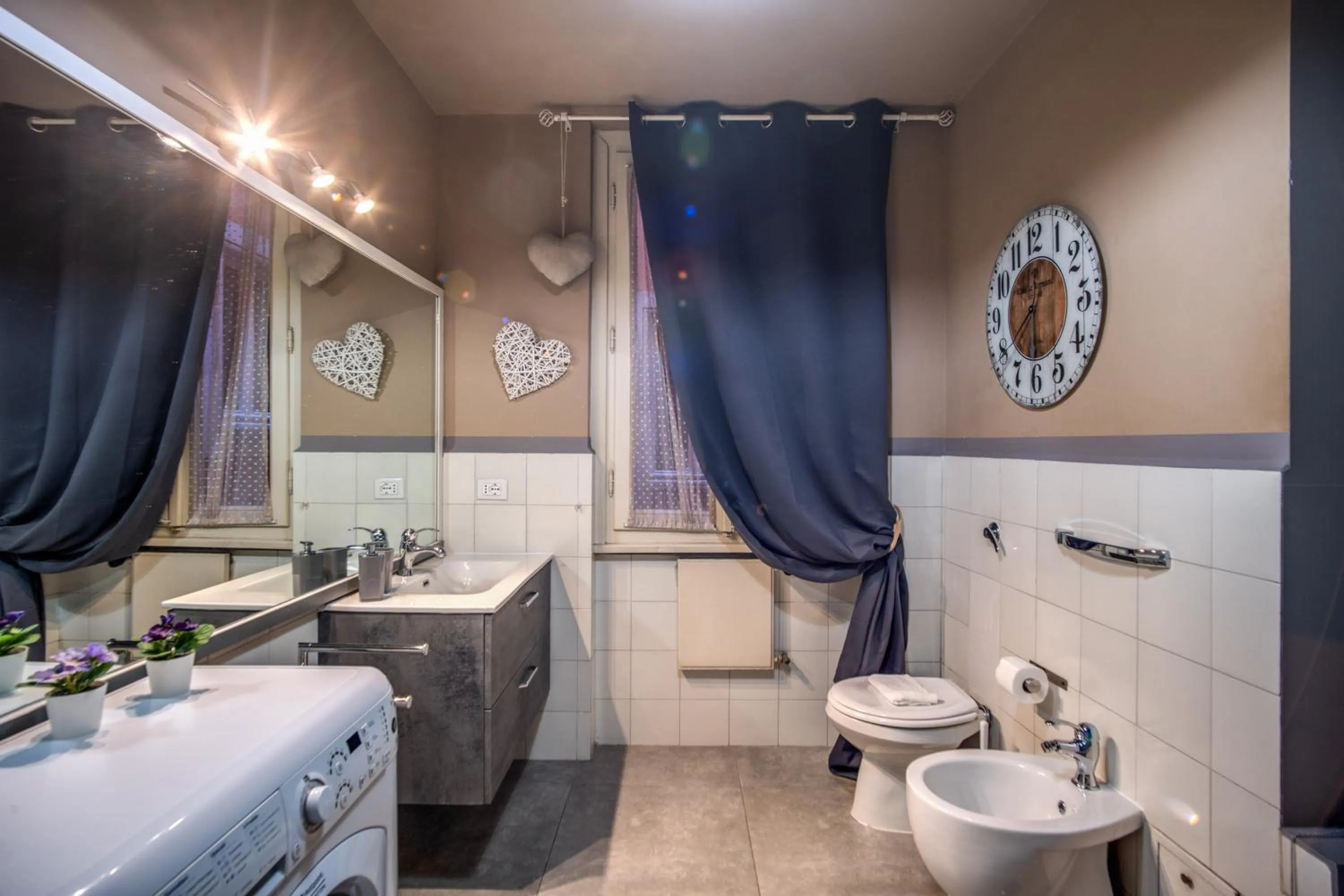 Shower, Bed in Trevi Miracle Suite