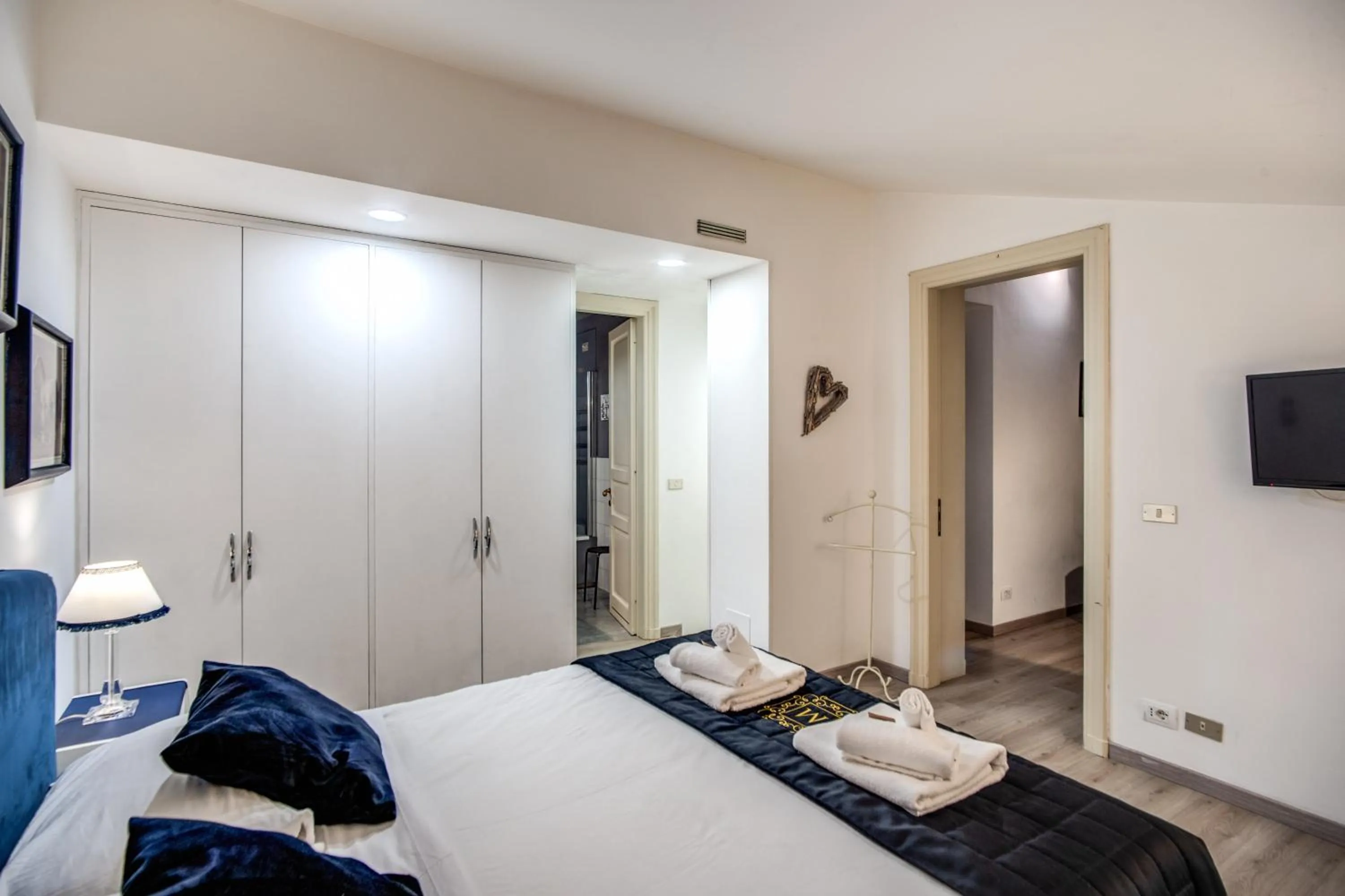 Bed in Trevi Miracle Suite