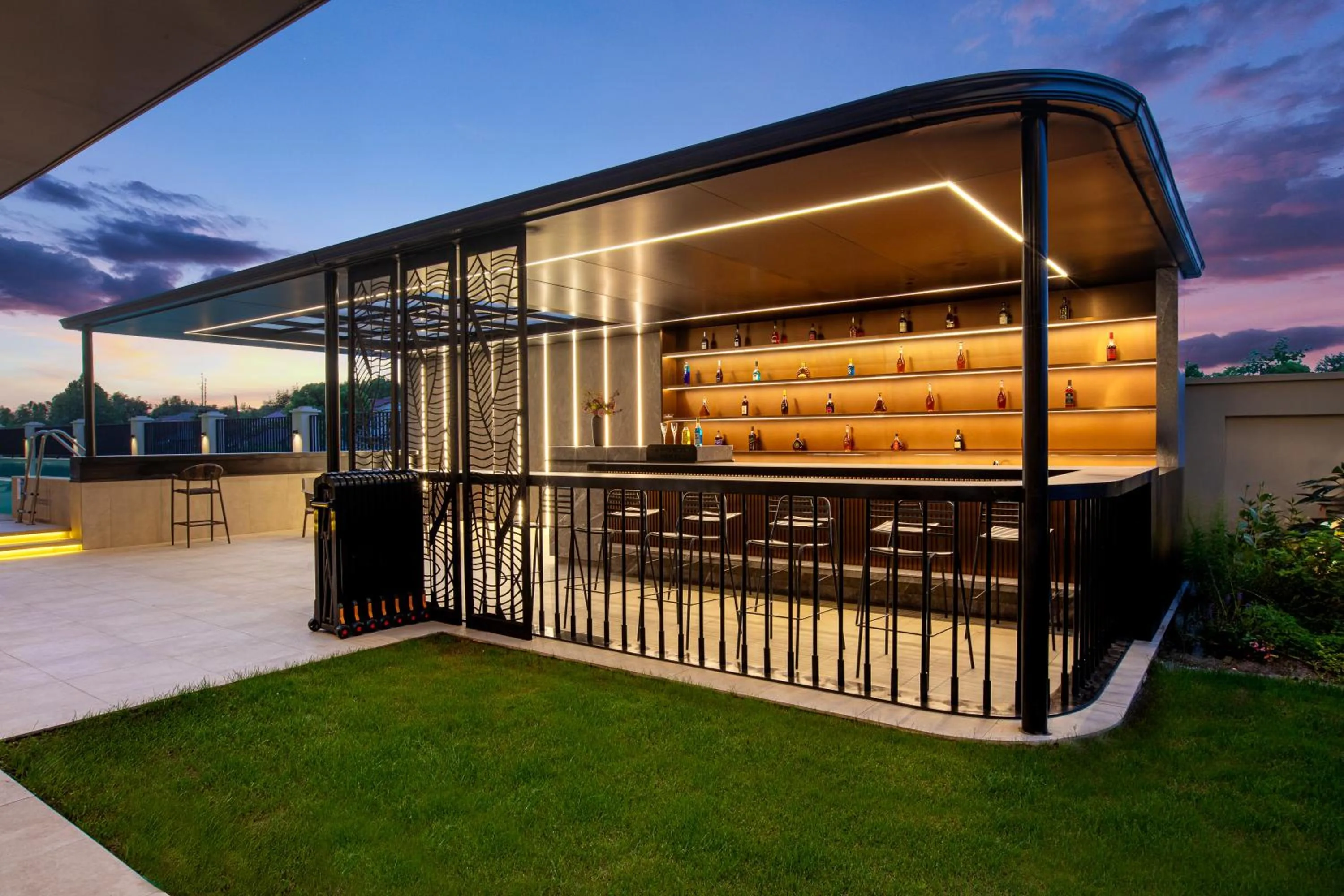 Swimming pool in 上海浦东温德姆花园酒店 Wyndham Garden Shanghai Pudong