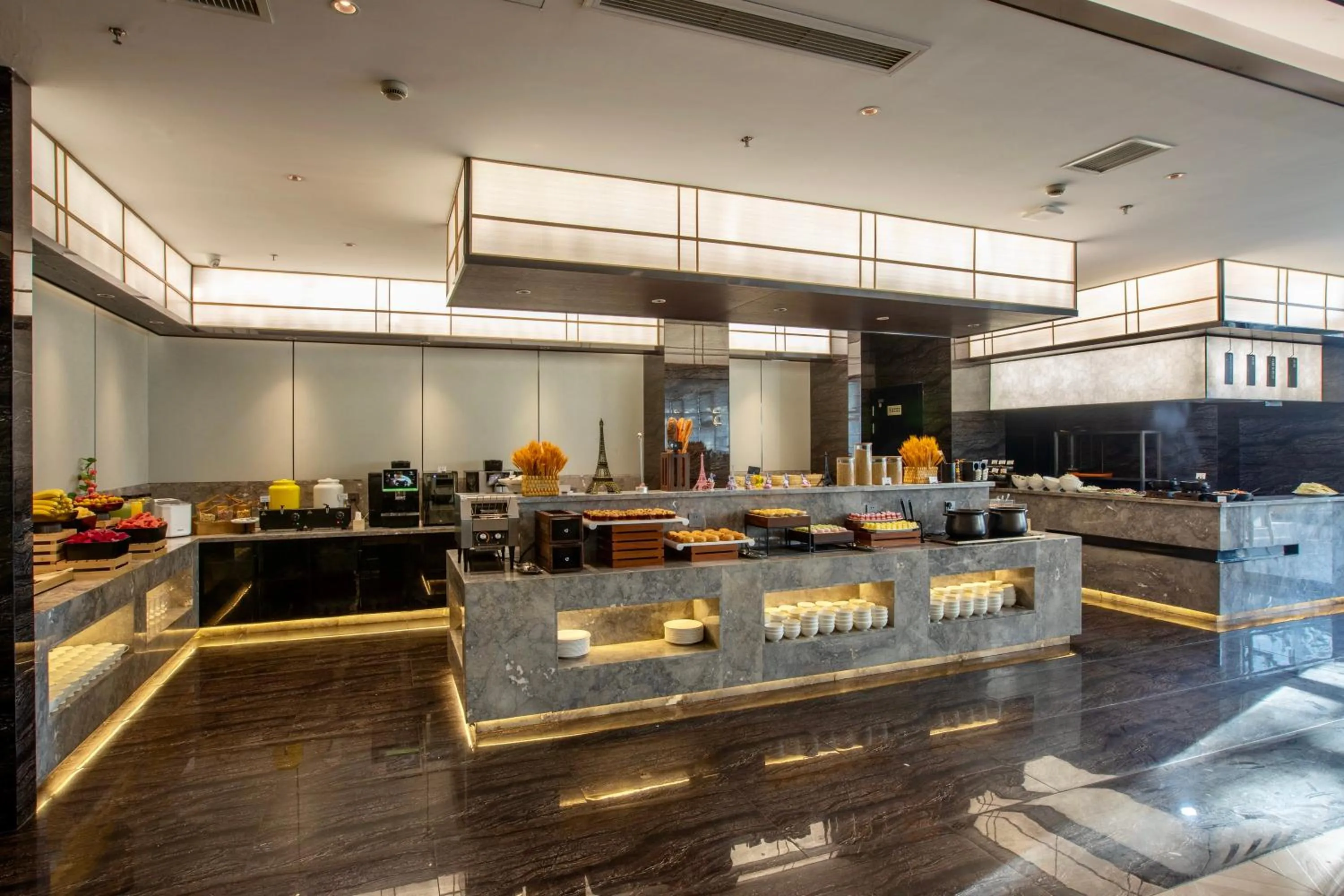 Buffet breakfast in 上海浦东温德姆花园酒店 Wyndham Garden Shanghai Pudong