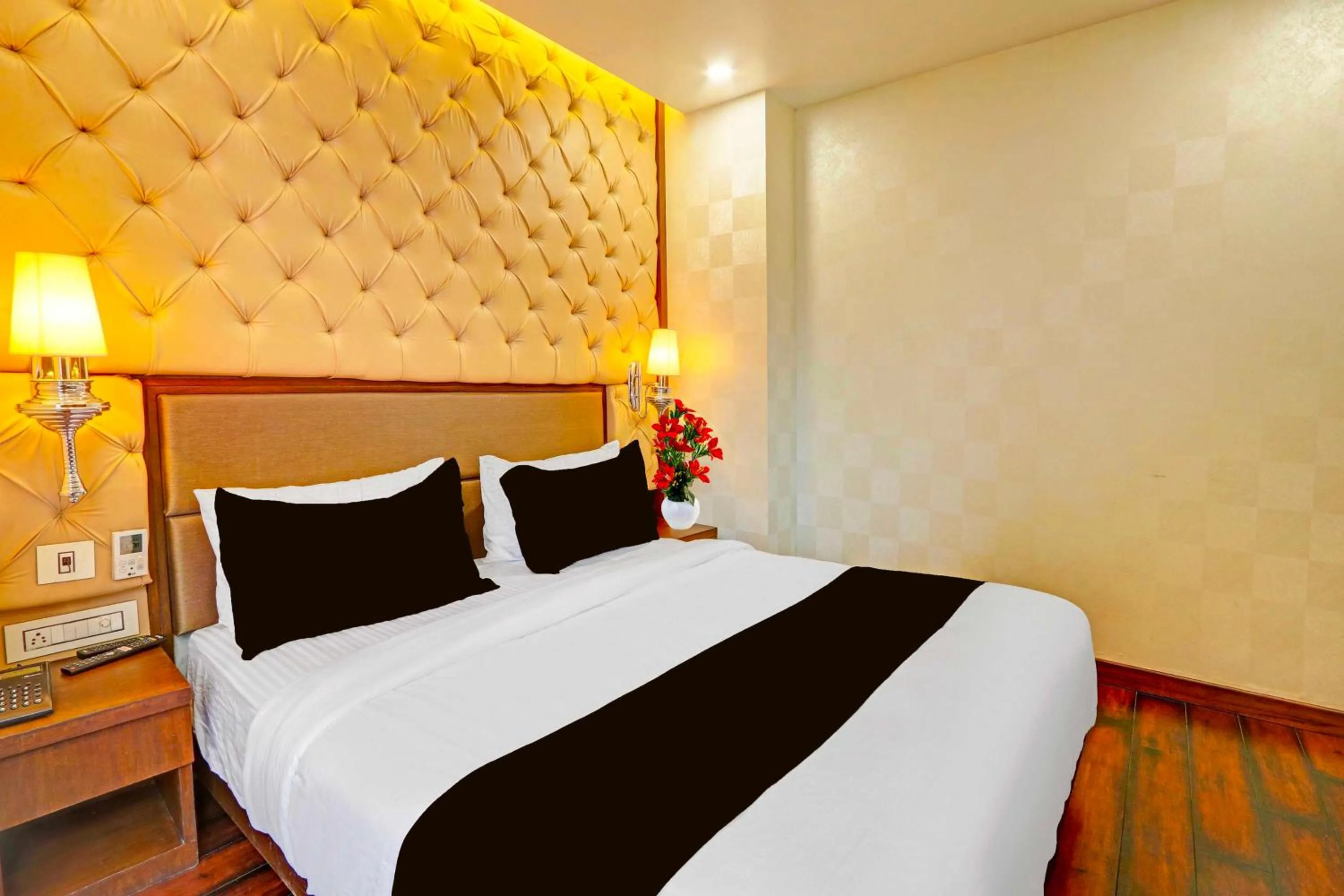 Bedroom, Bed in Townhouse Sitabuldi Railway Station