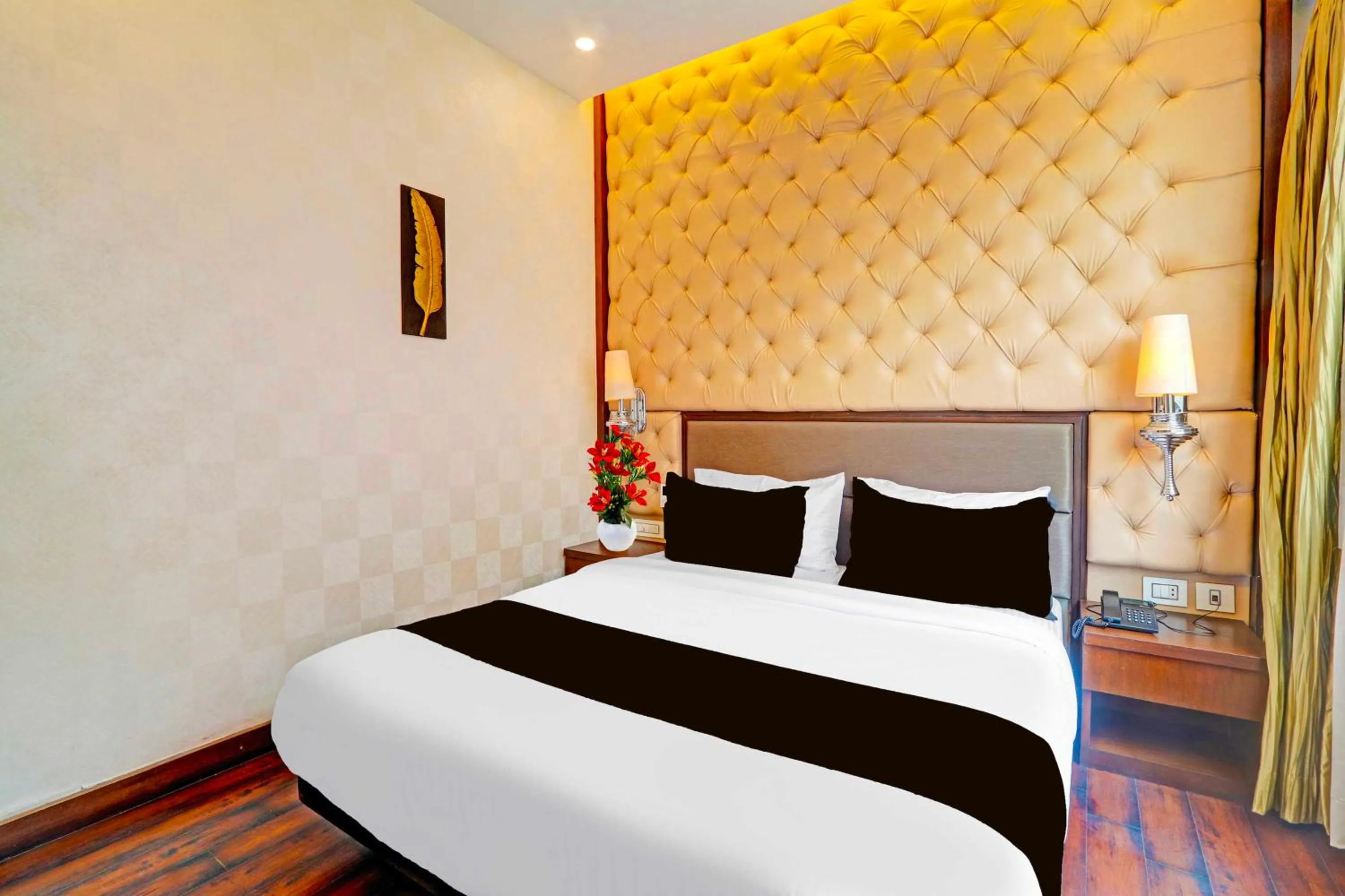 Bedroom, Bed in Townhouse Sitabuldi Railway Station