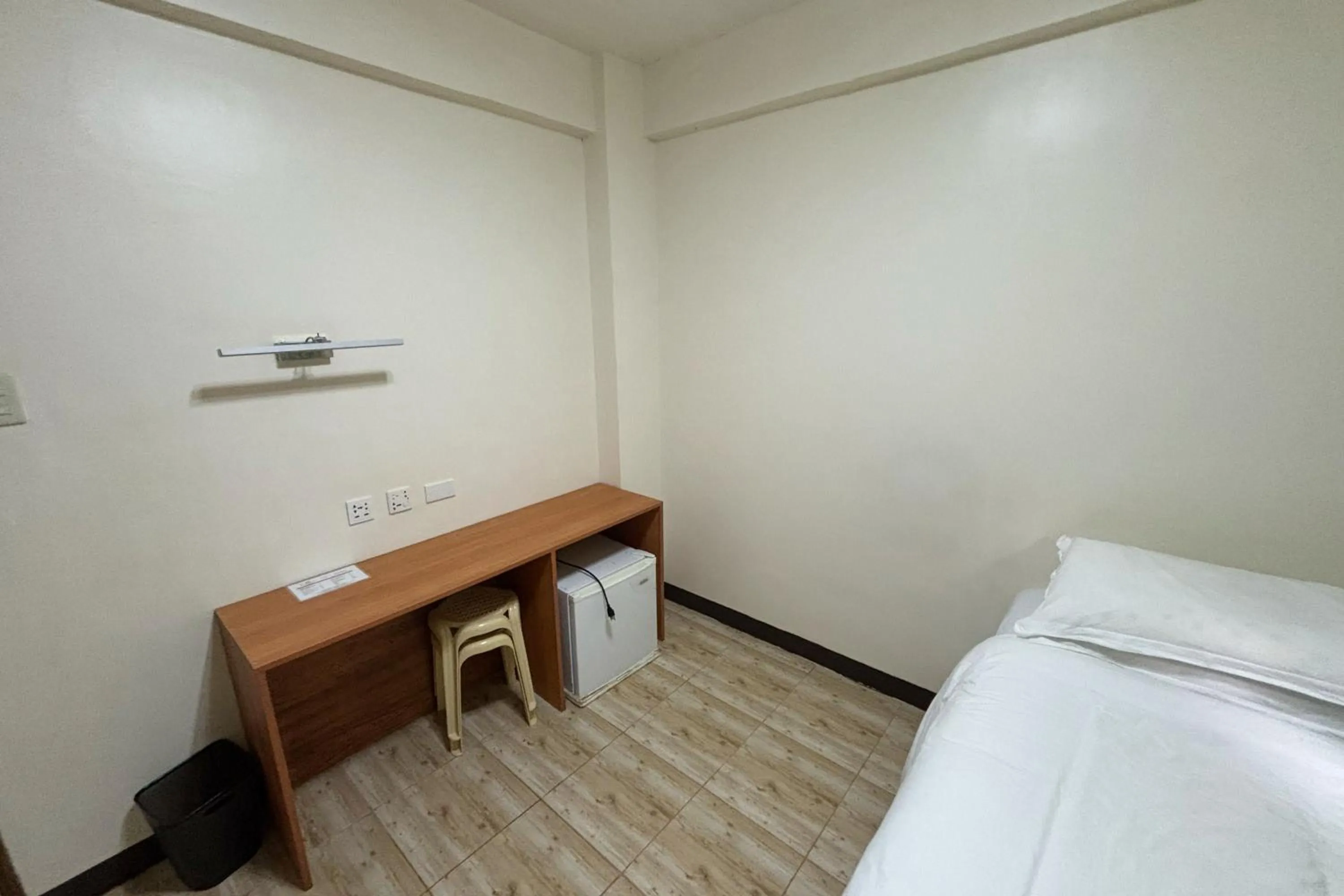 Bed in Pink Ocean Diving Resort Sabang Puerto Galera