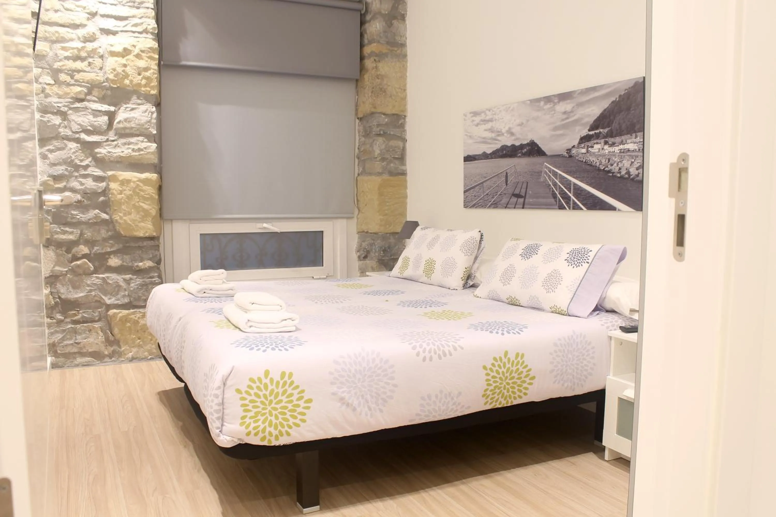 Photo of the whole room, Bed in Talaia HT