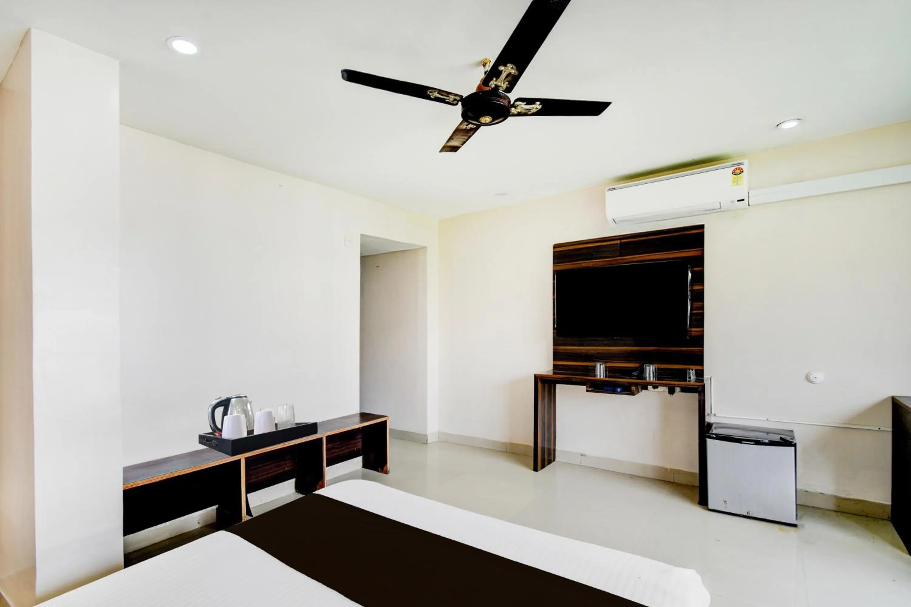 Bedroom, Bed in Super Townhouse Narayanaguda Metro Station Formerly Hotel Anshu Grand