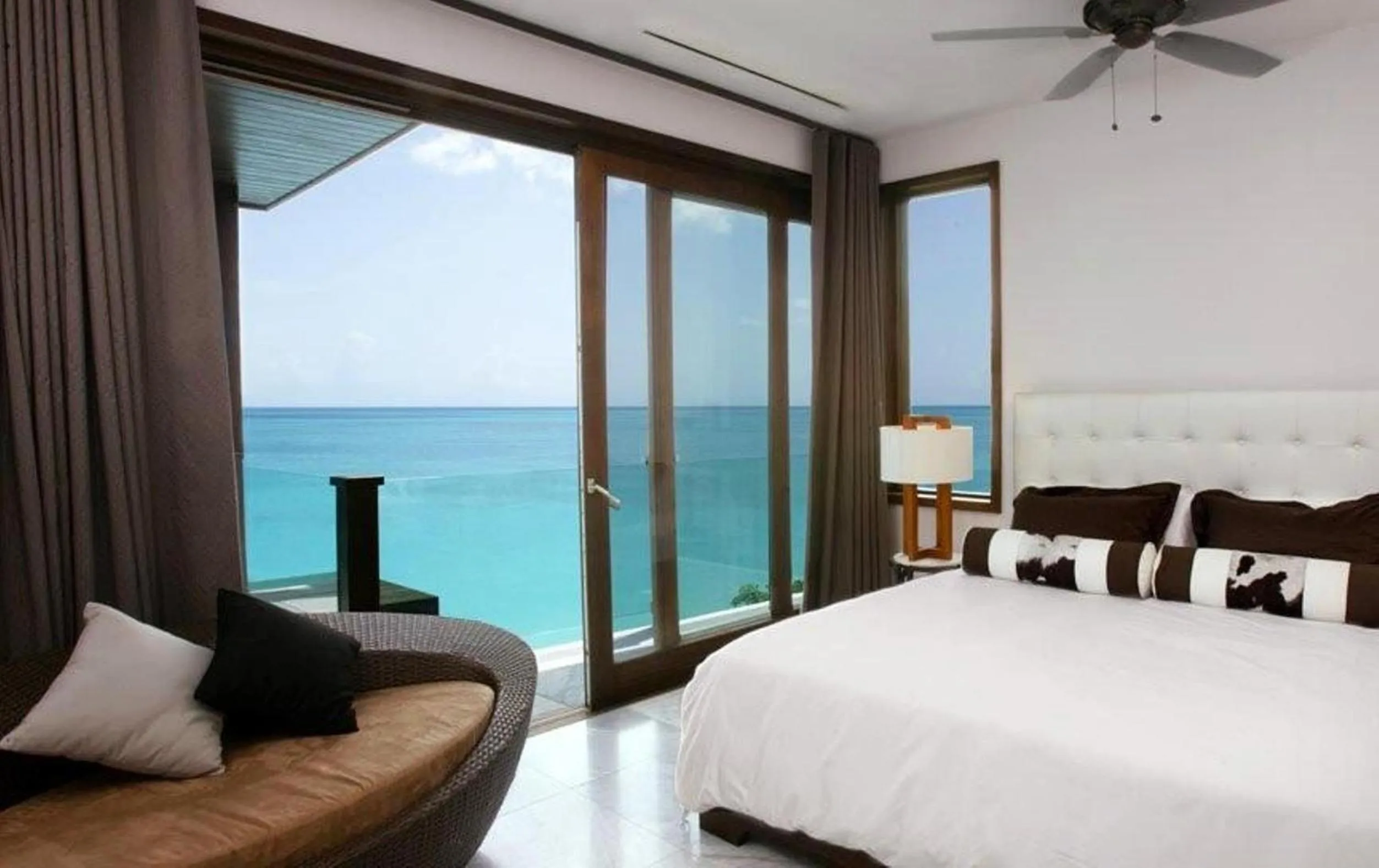 Balcony/Terrace, Bed in Tamarind Hills Resort & Villas