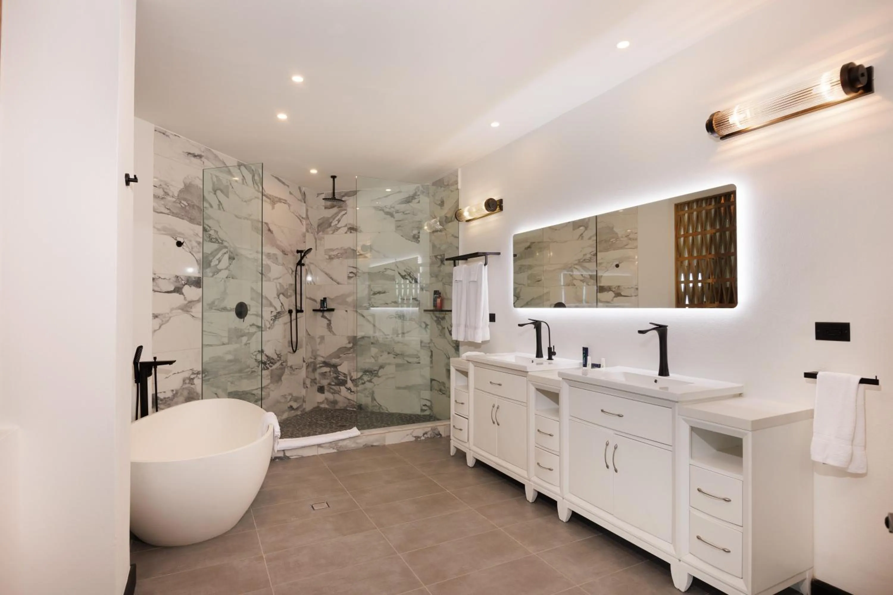 Bathroom in Tamarind Hills Resort & Villas