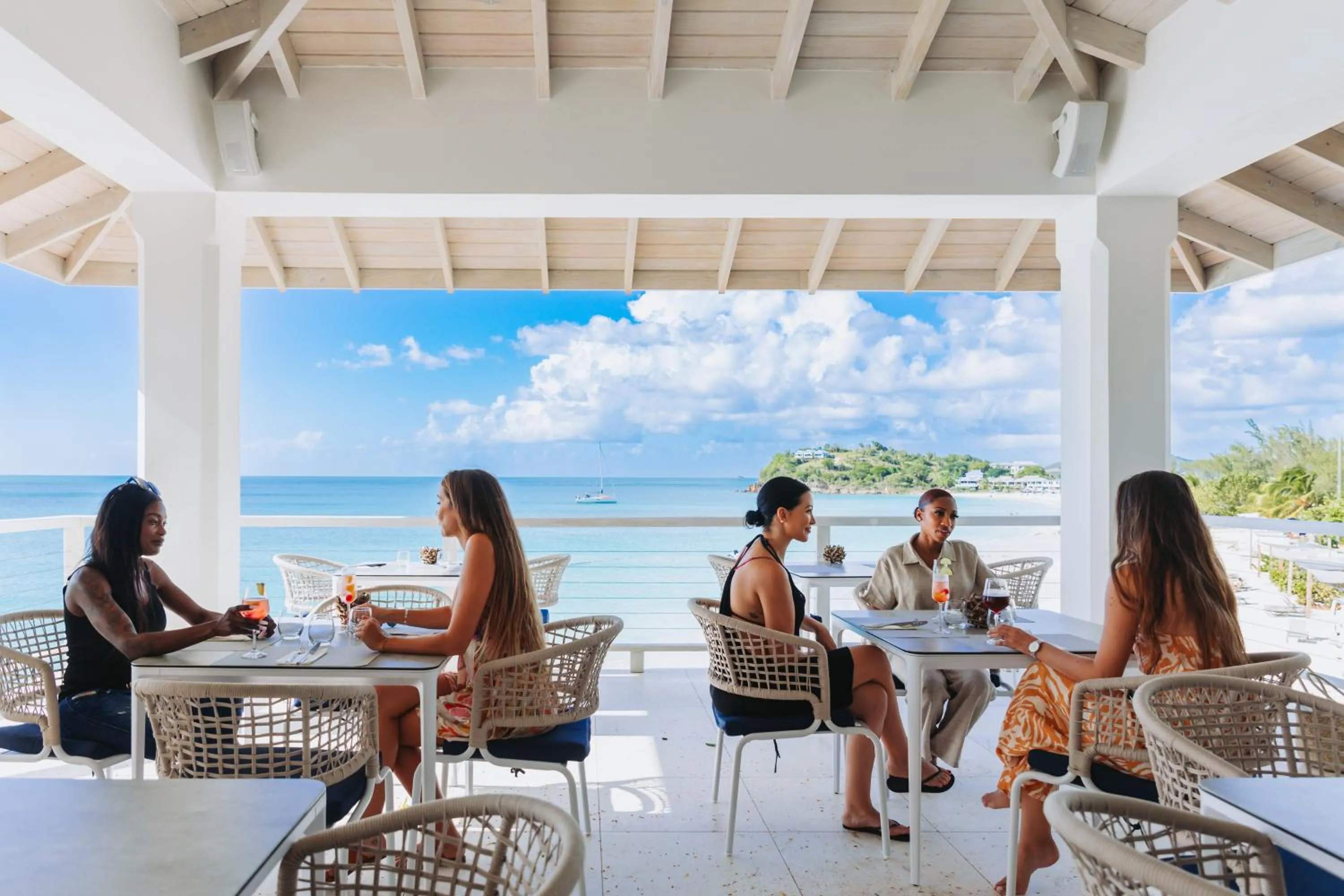 Restaurant/places to eat in Tamarind Hills Resort & Villas