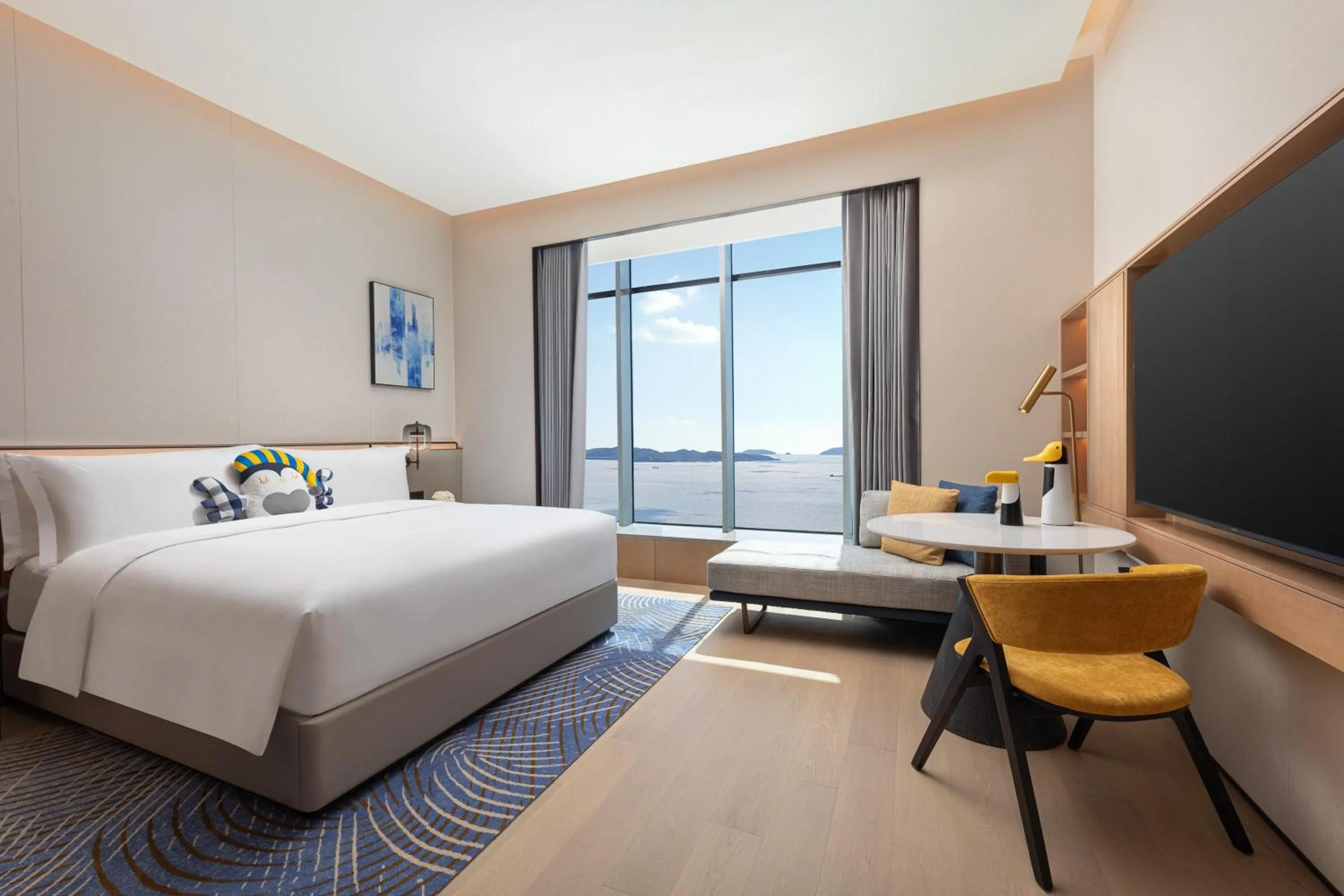 Photo of the whole room, Bed in voco Zhoushan Putuo by IHG