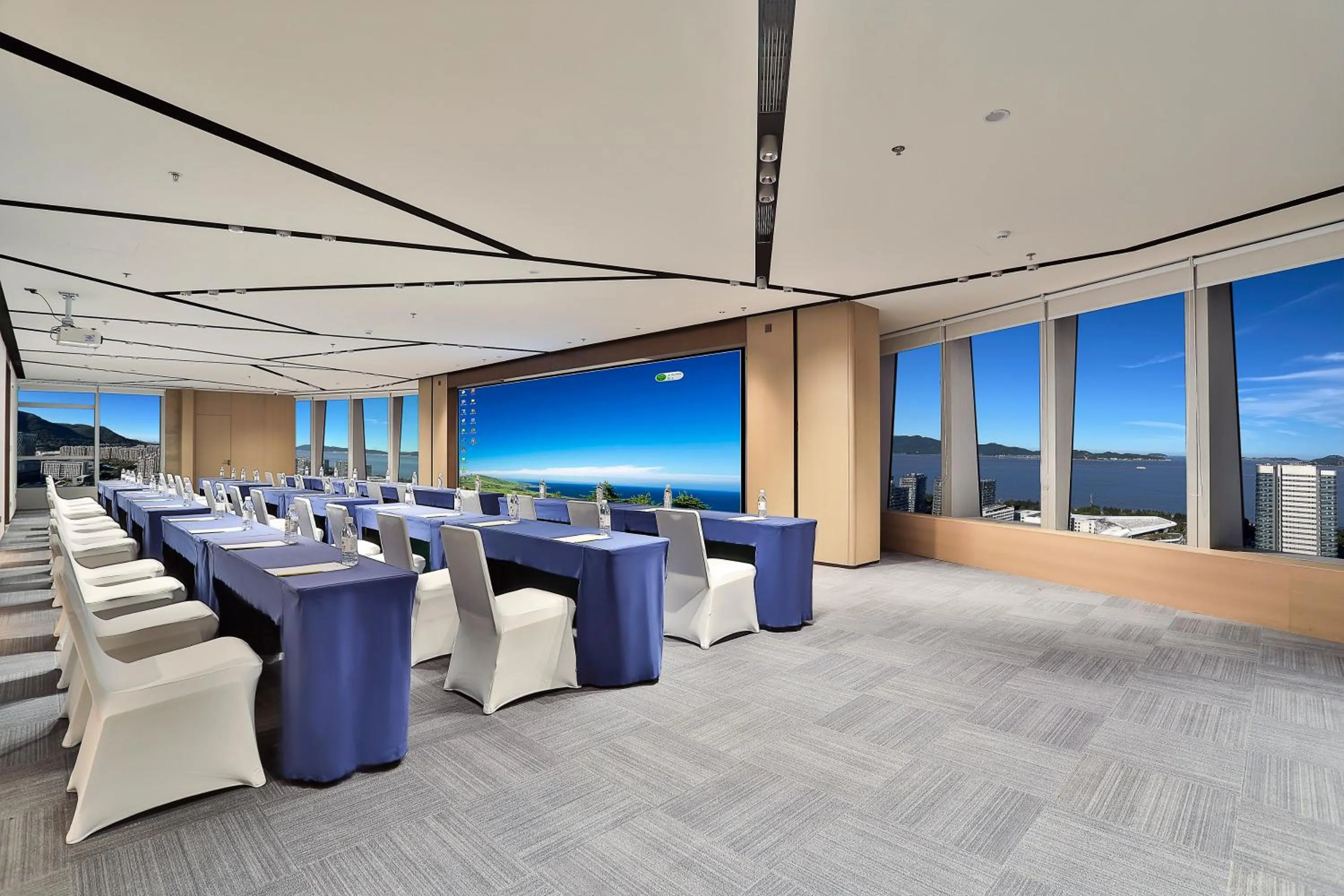 Meeting/conference room in voco Zhoushan Putuo by IHG