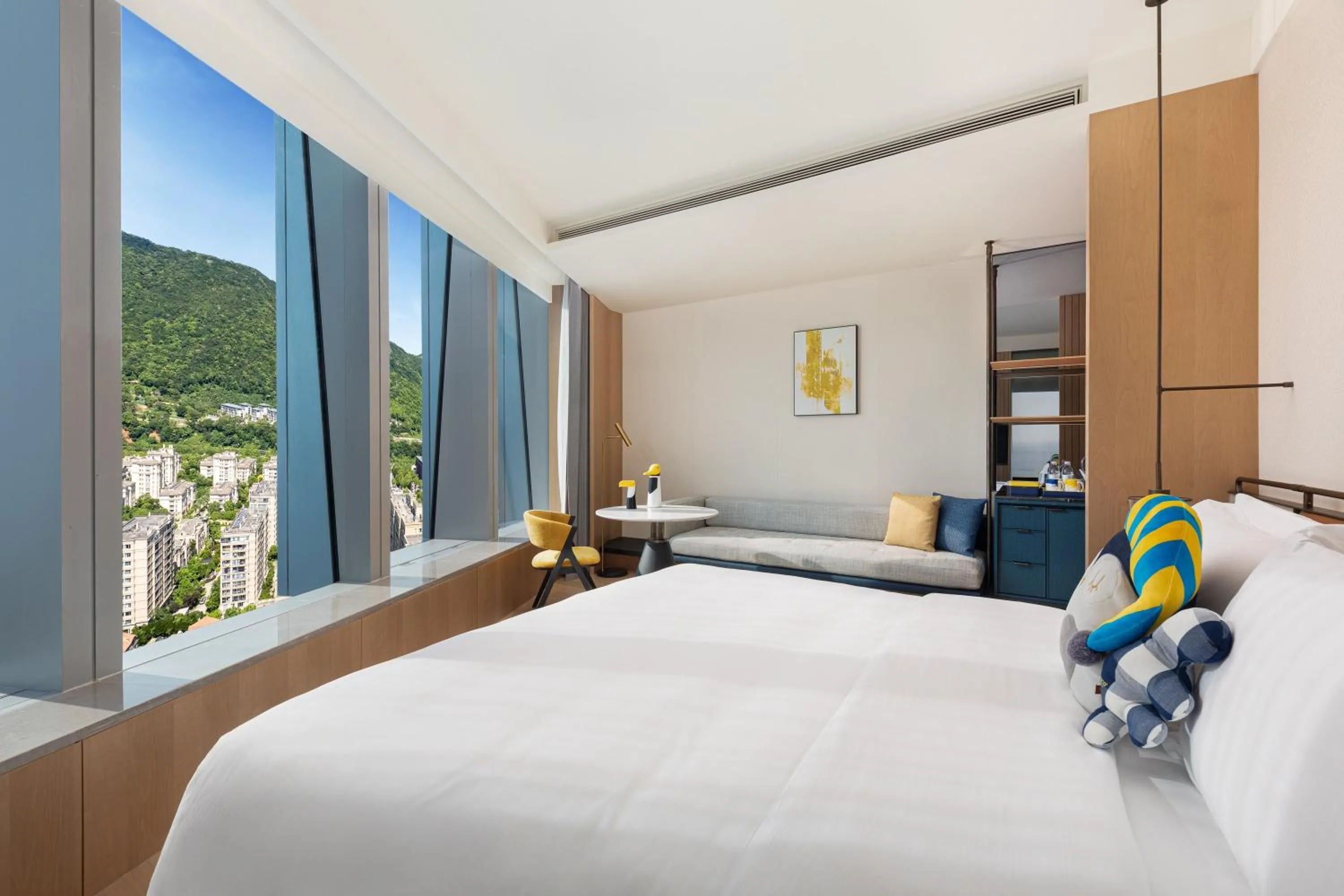 Photo of the whole room, Bed in voco Zhoushan Putuo by IHG