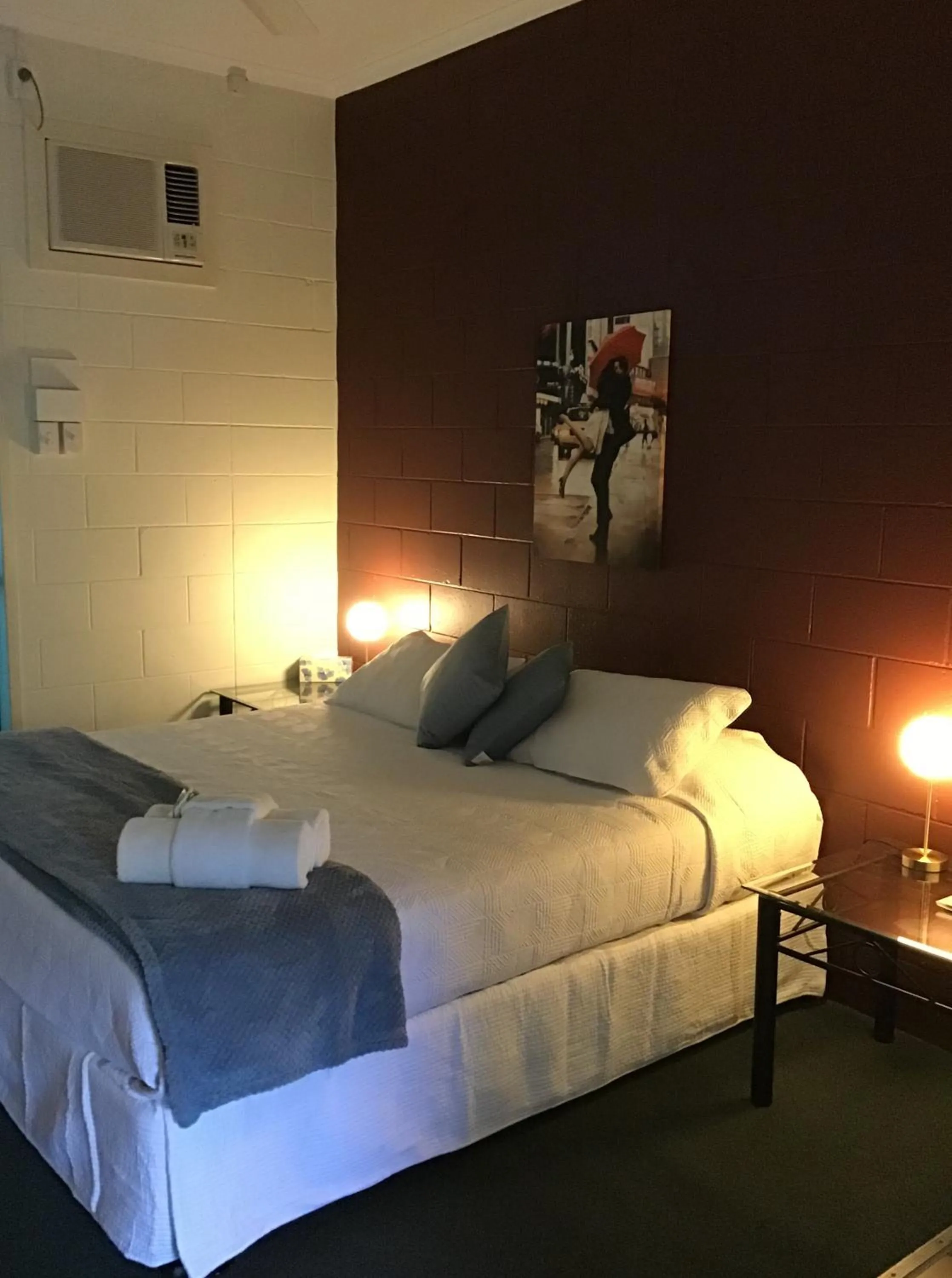 Bed in Harbour Lodge Motel