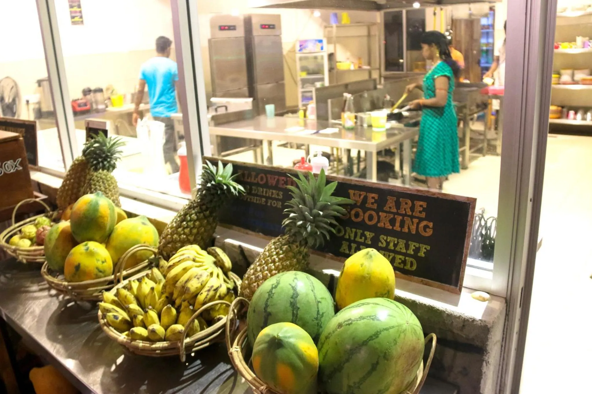 Restaurant/places to eat in Paper Moon Kudils